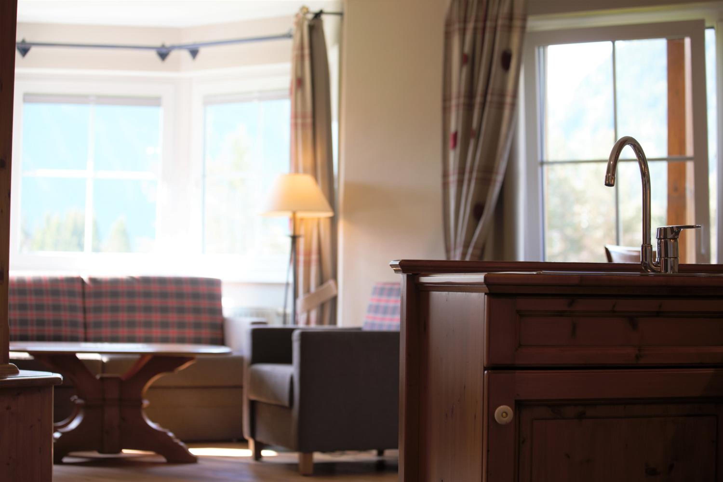 Corner Suite - Photo 5