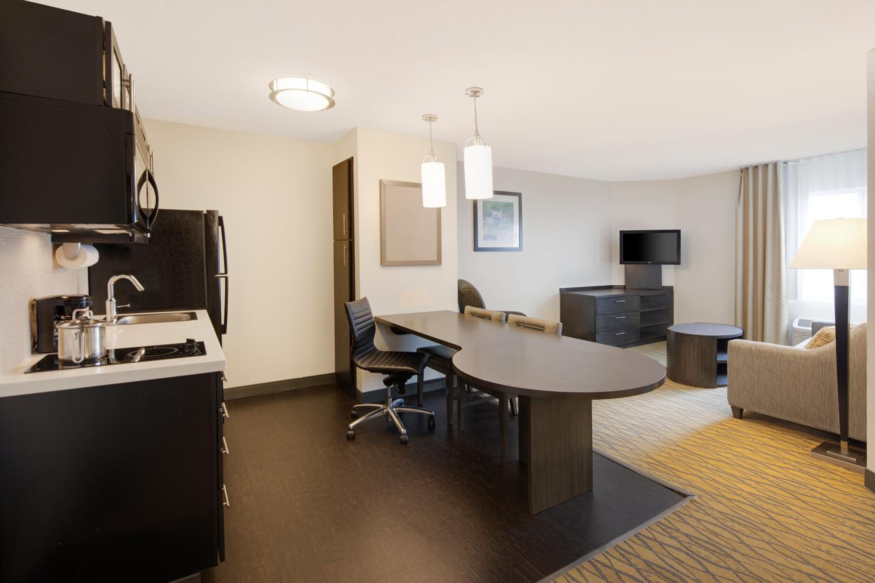 One-Bedroom King Suite - Photo 5