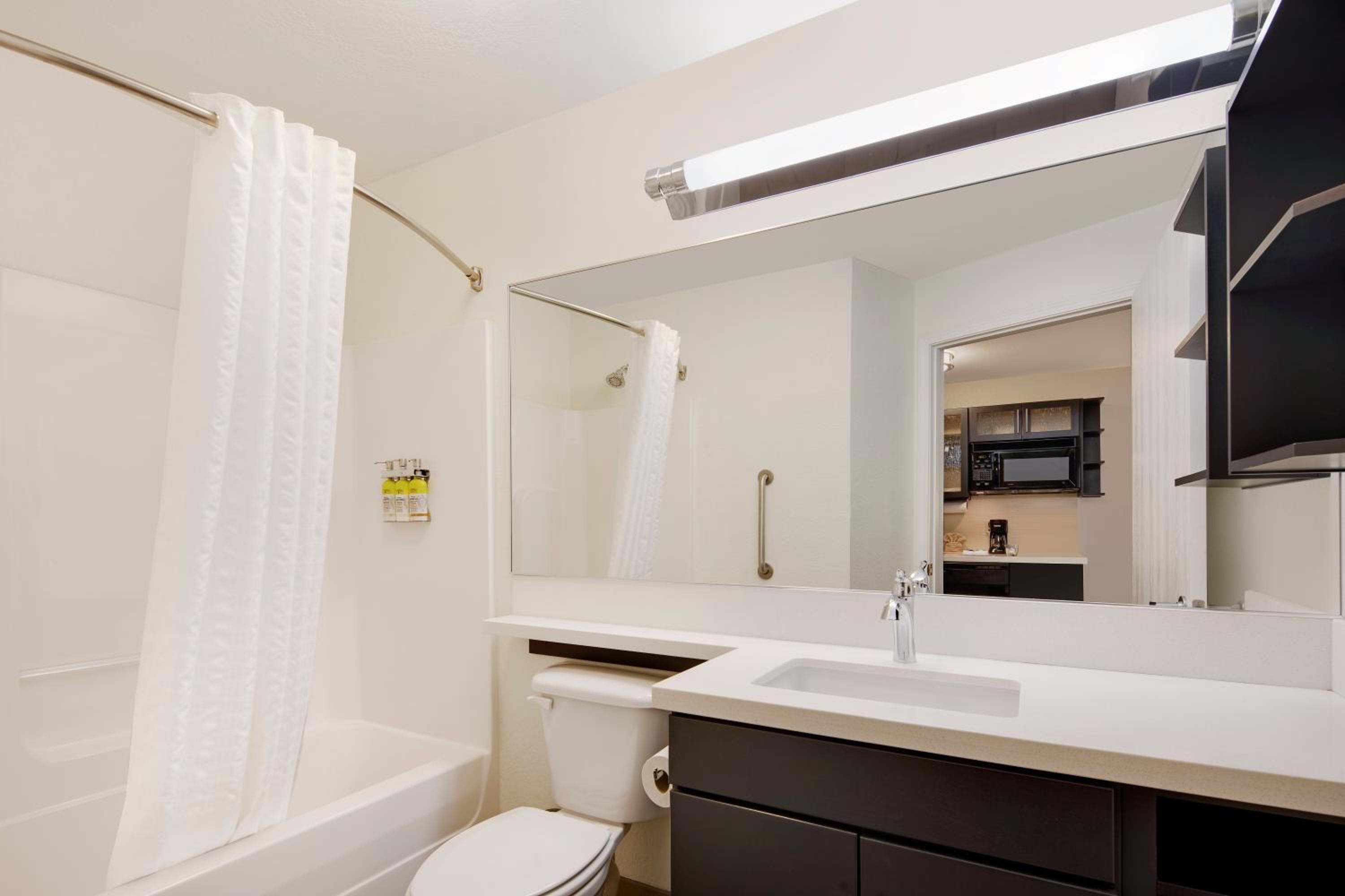 Studio Suite with Two Double Beds - Photo 5