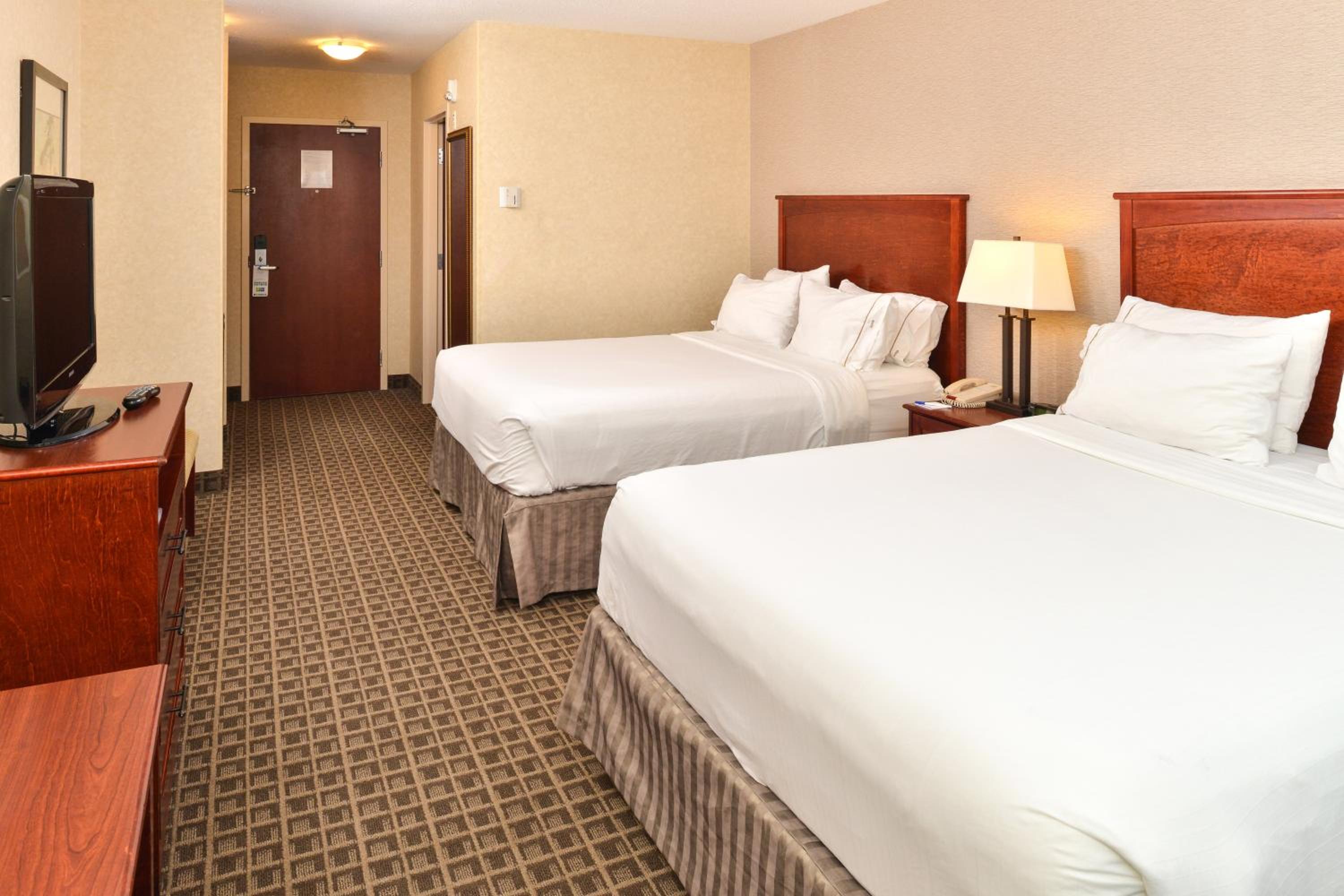Standard Room with Two Queen Beds - Photo 1