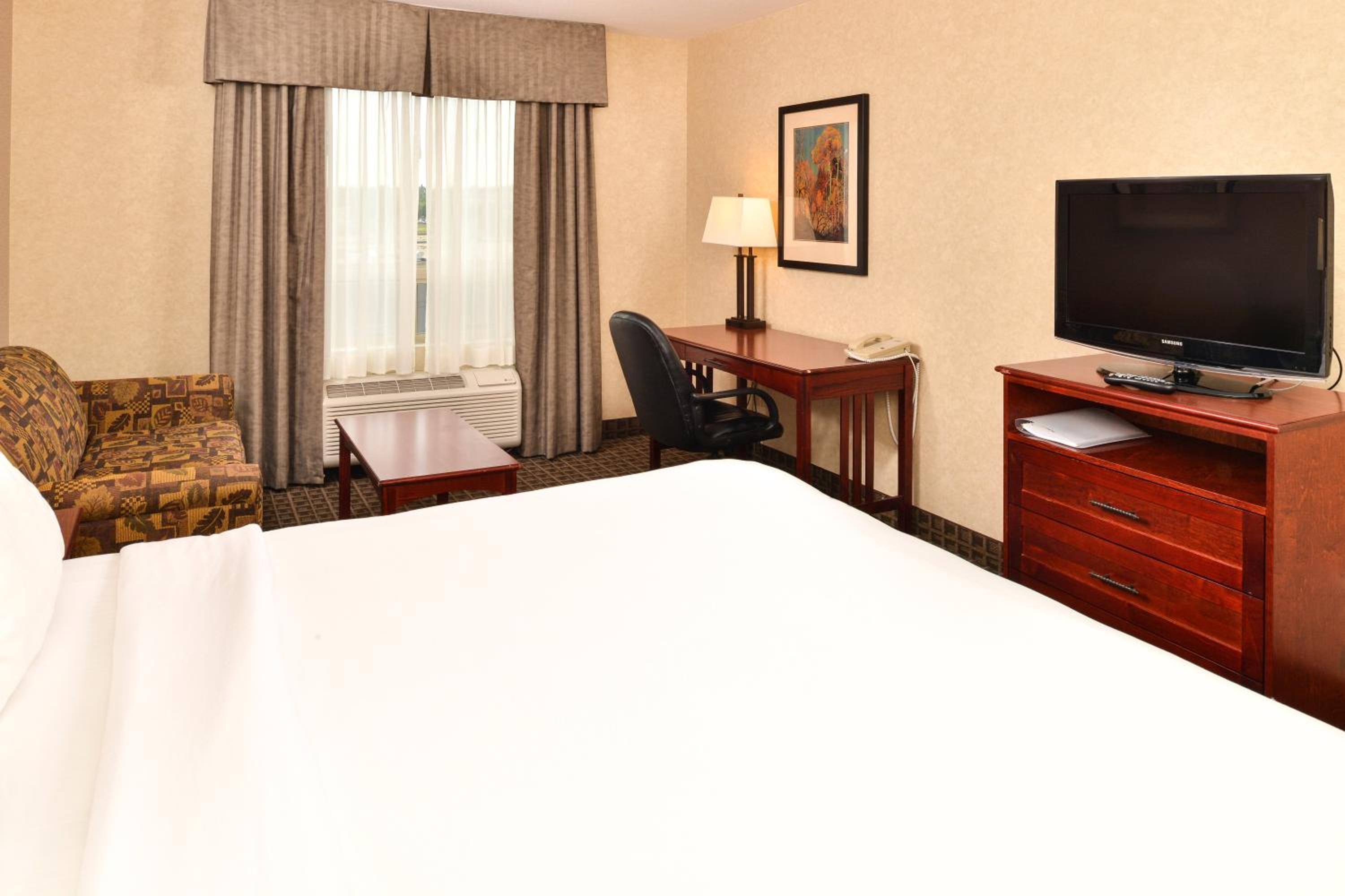 Standard King Room with Sofa Bed - Photo 1