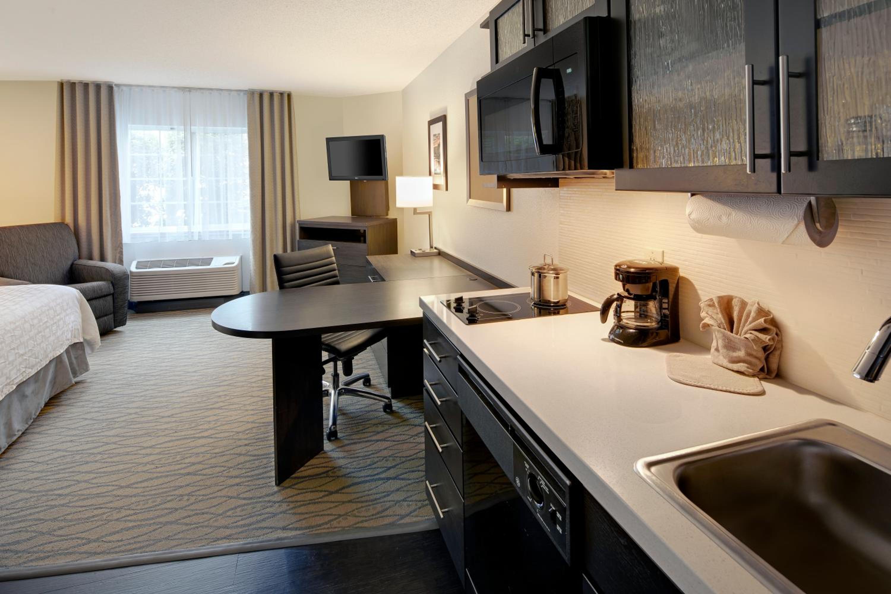 King Studio Suite - Photo 8