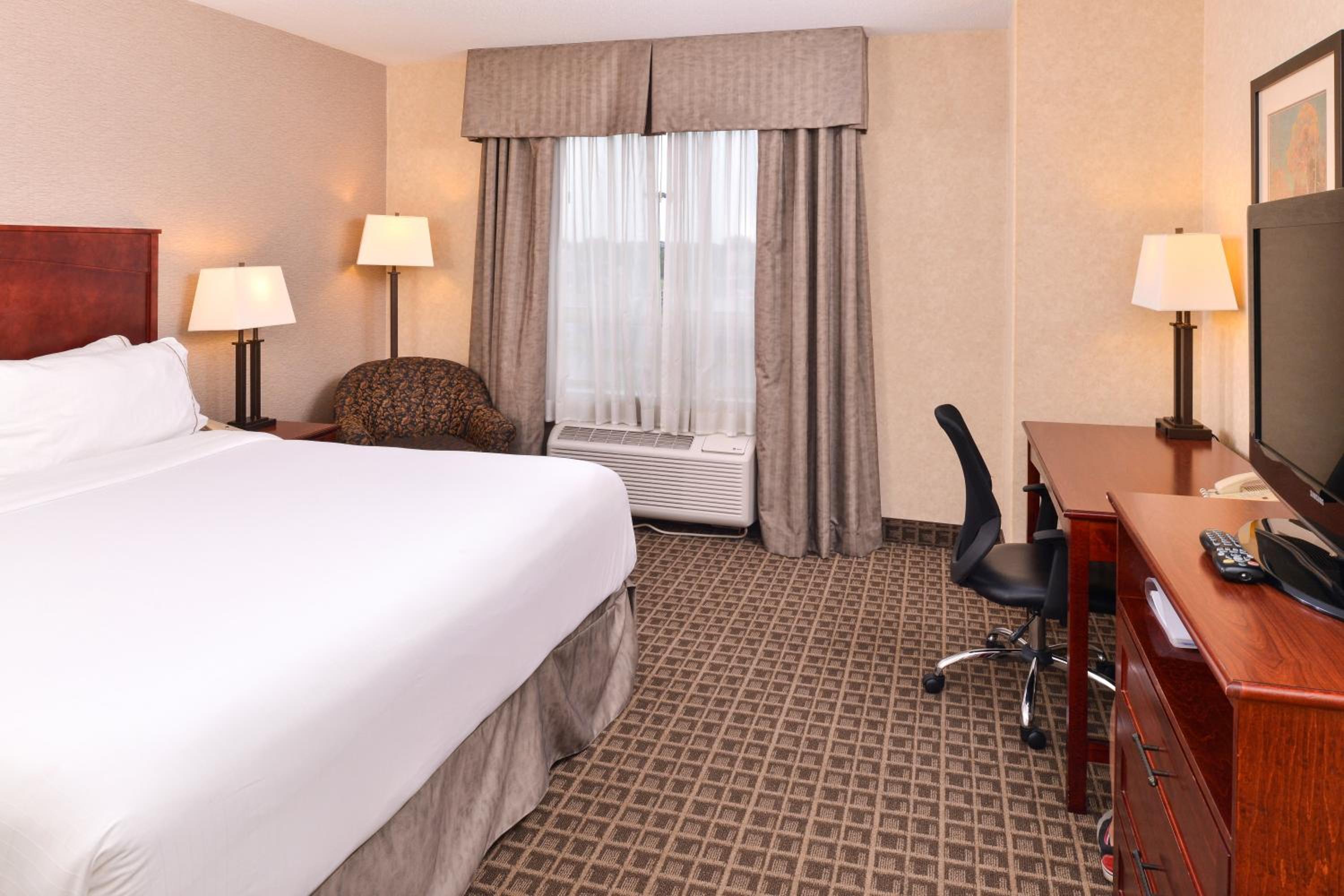 Standard King Room - Photo 3