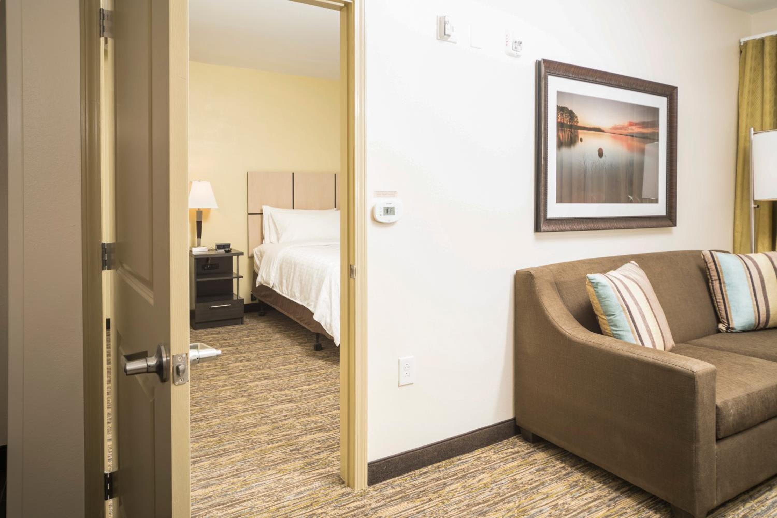 One-Bedroom Suite with King Bed Mobility Access Tub - Non-Smoking photo 1
