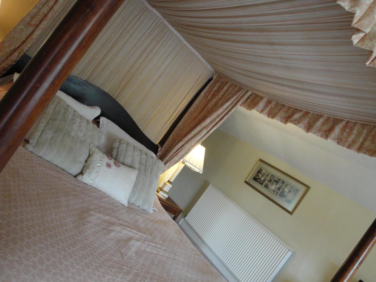 Family Room (2 Adults + 2 Children)