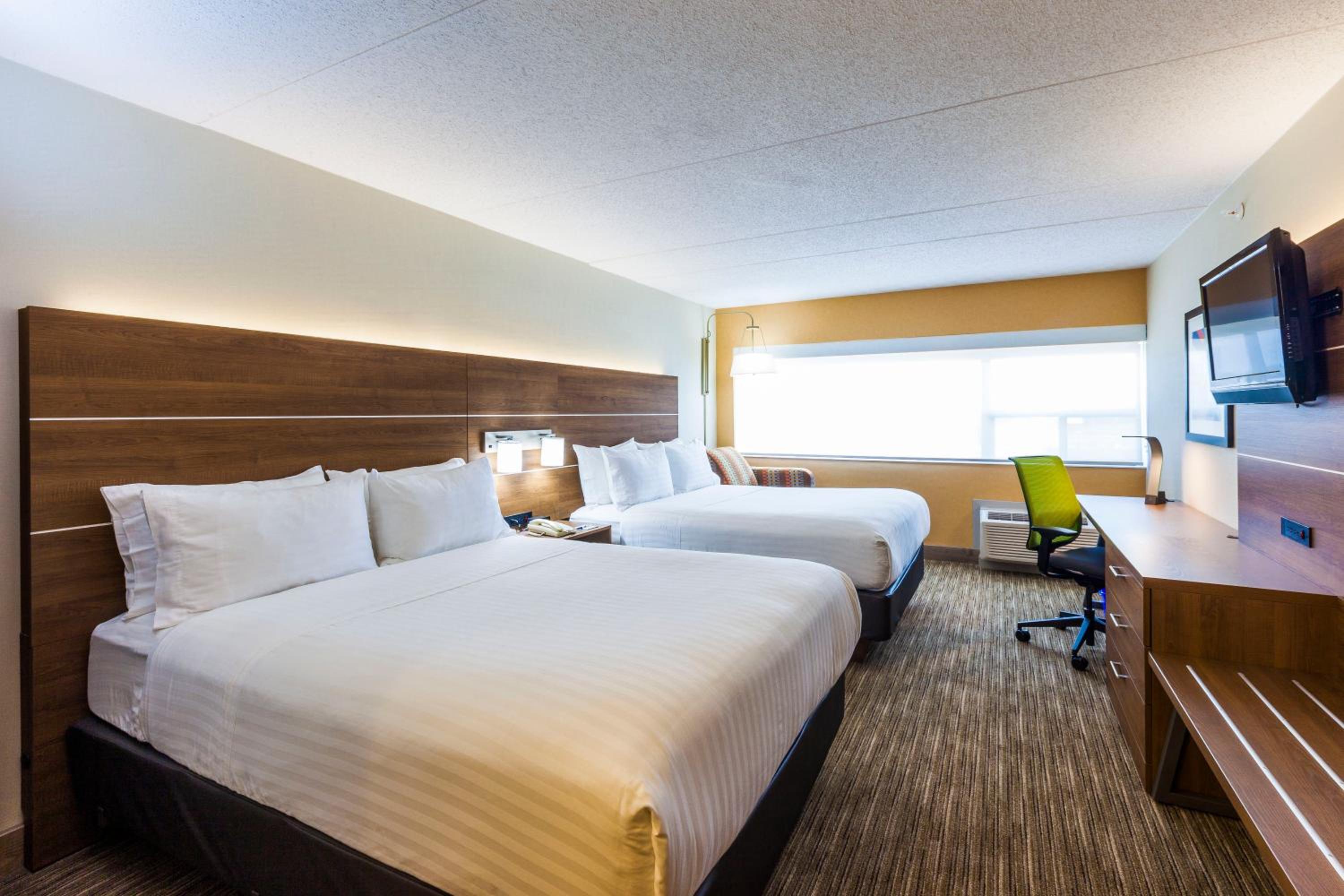 Standard Room with Two Queen Beds - Photo 1