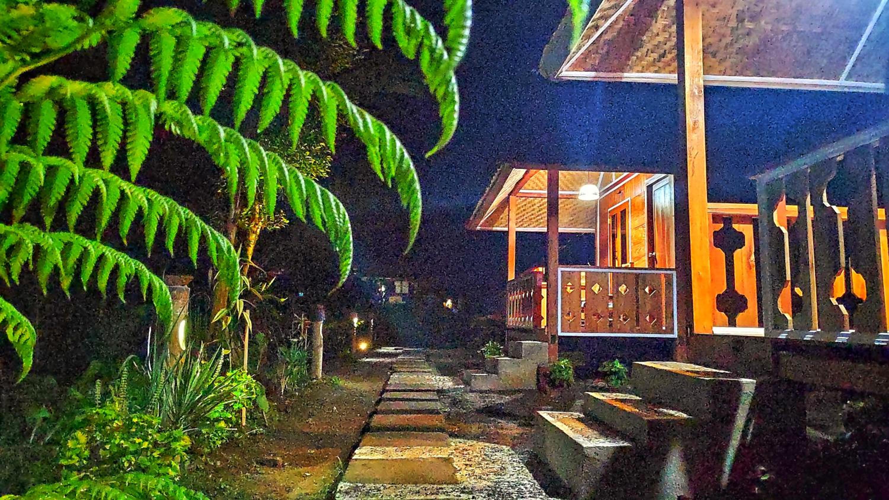 Deluxe Double Room with Balcony photo 2