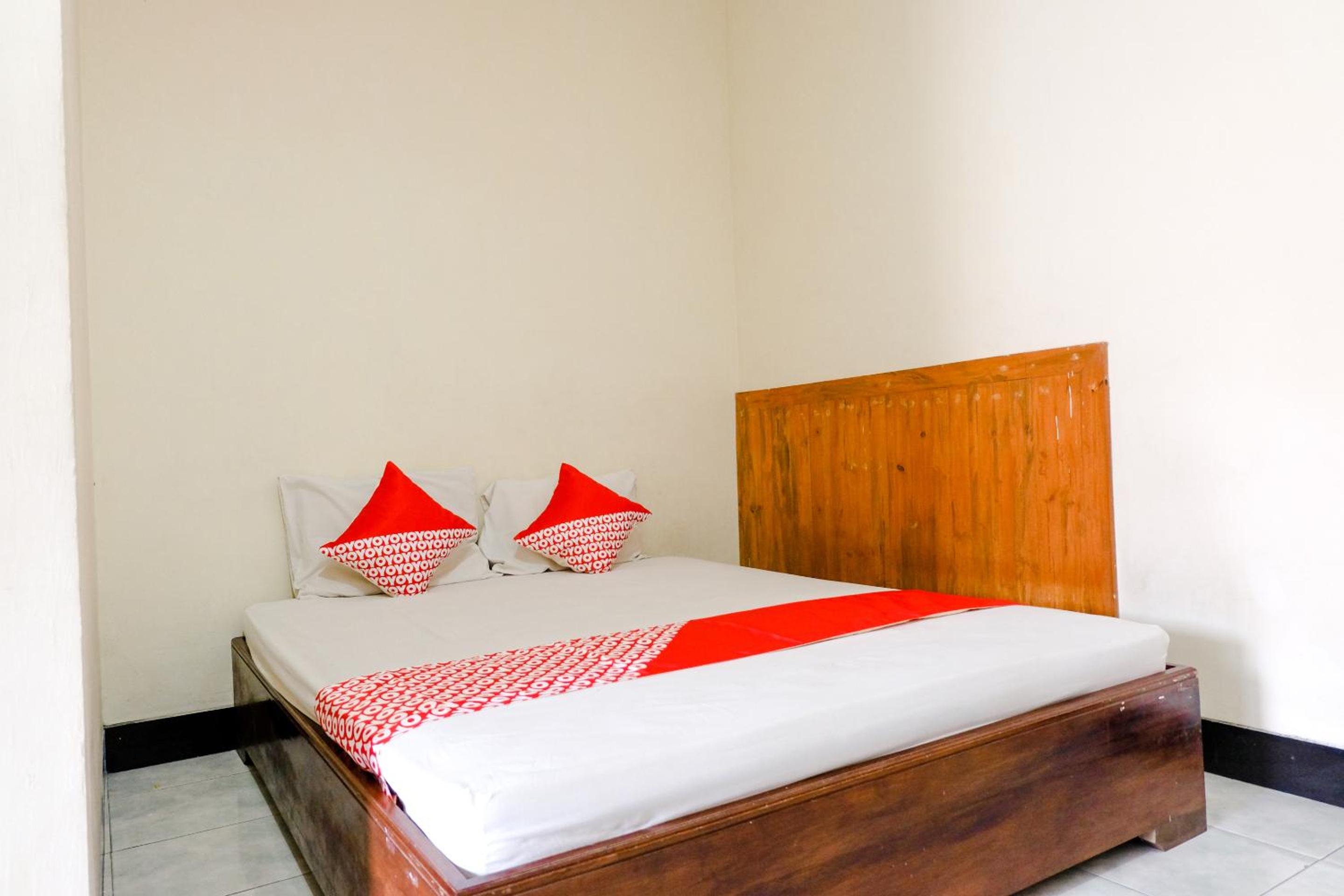 Economy Double Room - Photo 11