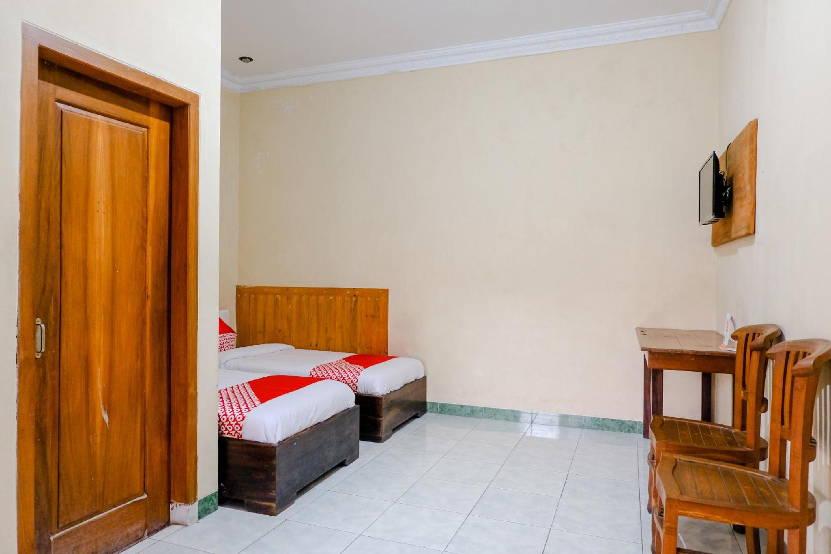 Standard Twin Room - Photo 7