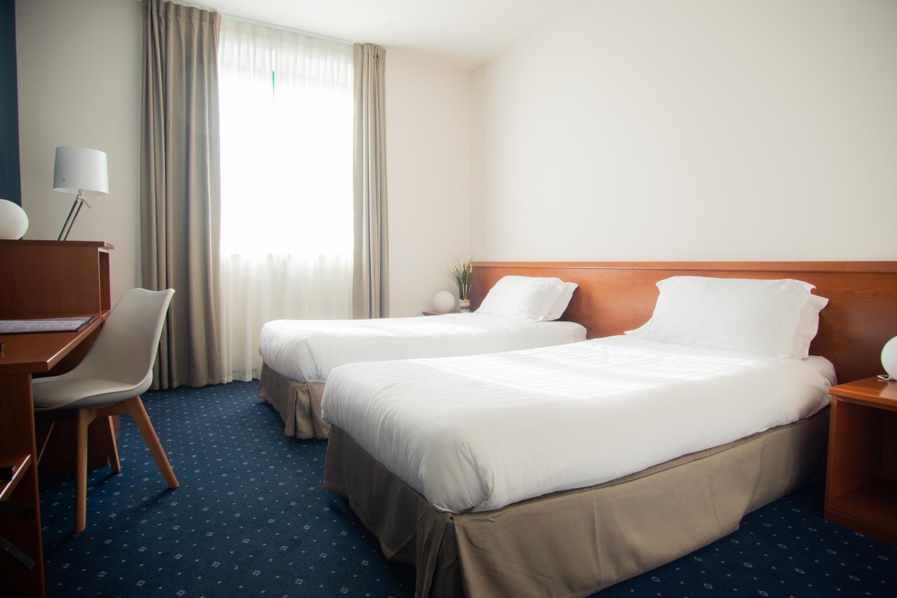 Twin Room - Photo 3