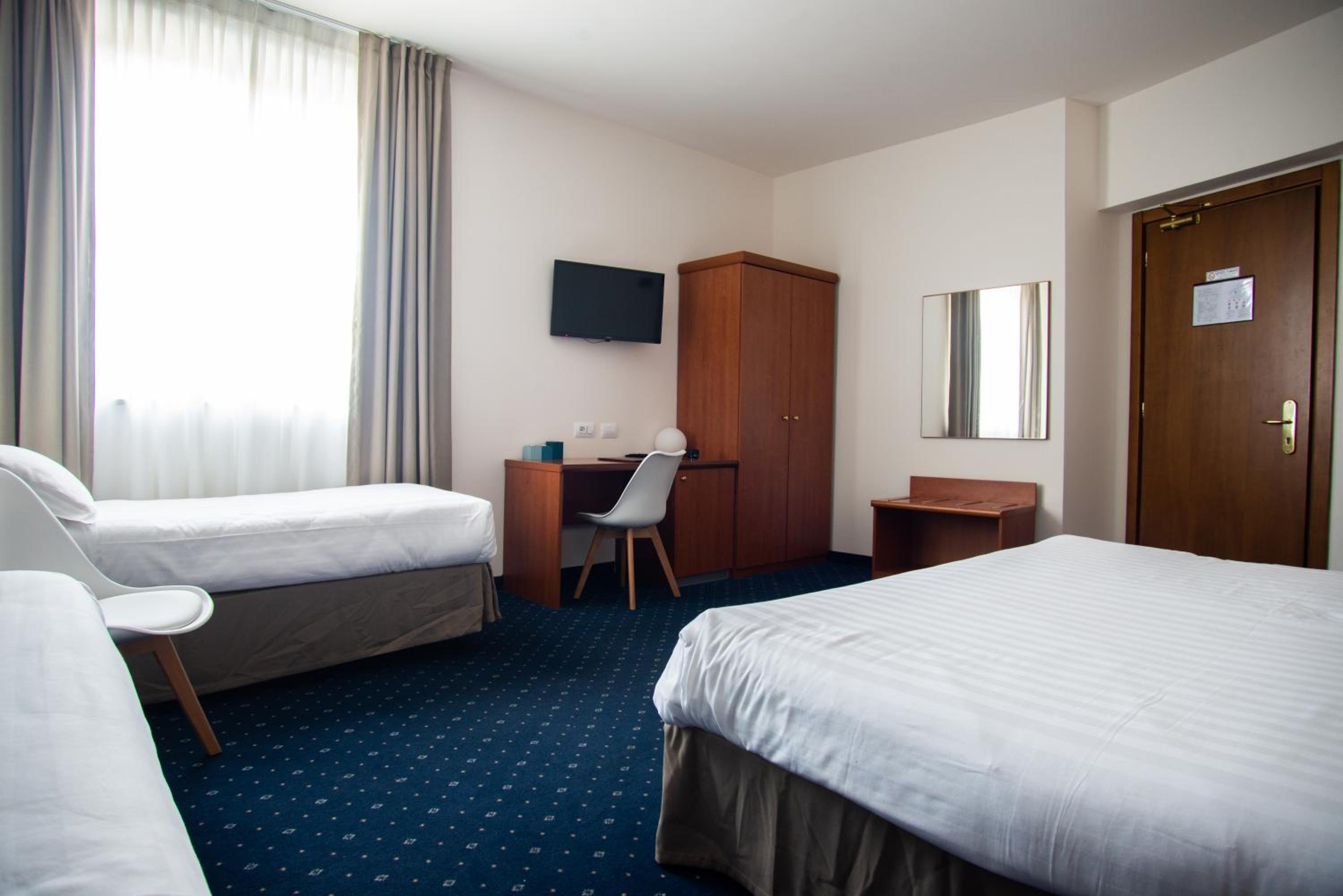 Triple Room - Photo 2