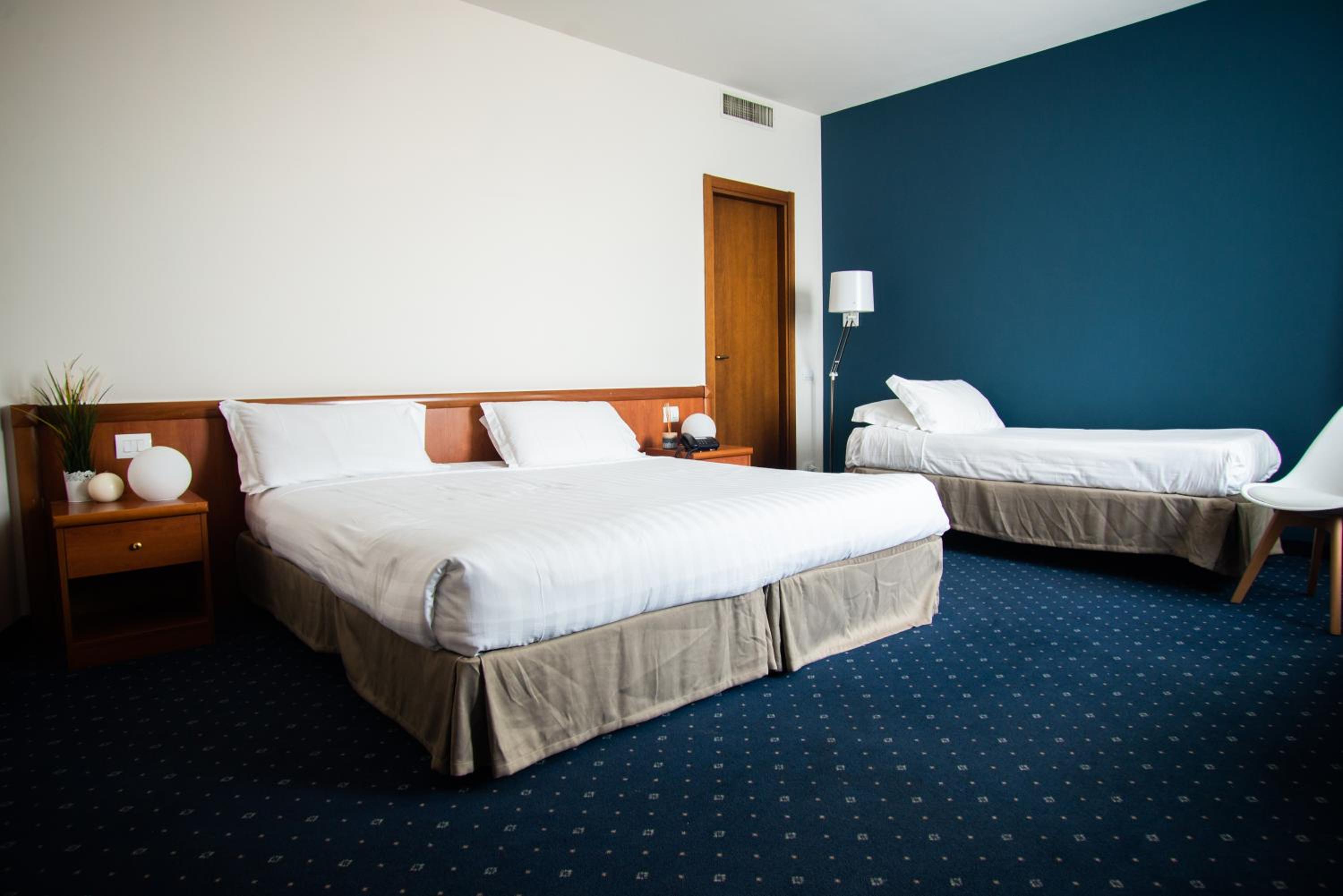 Triple Room - Photo 12