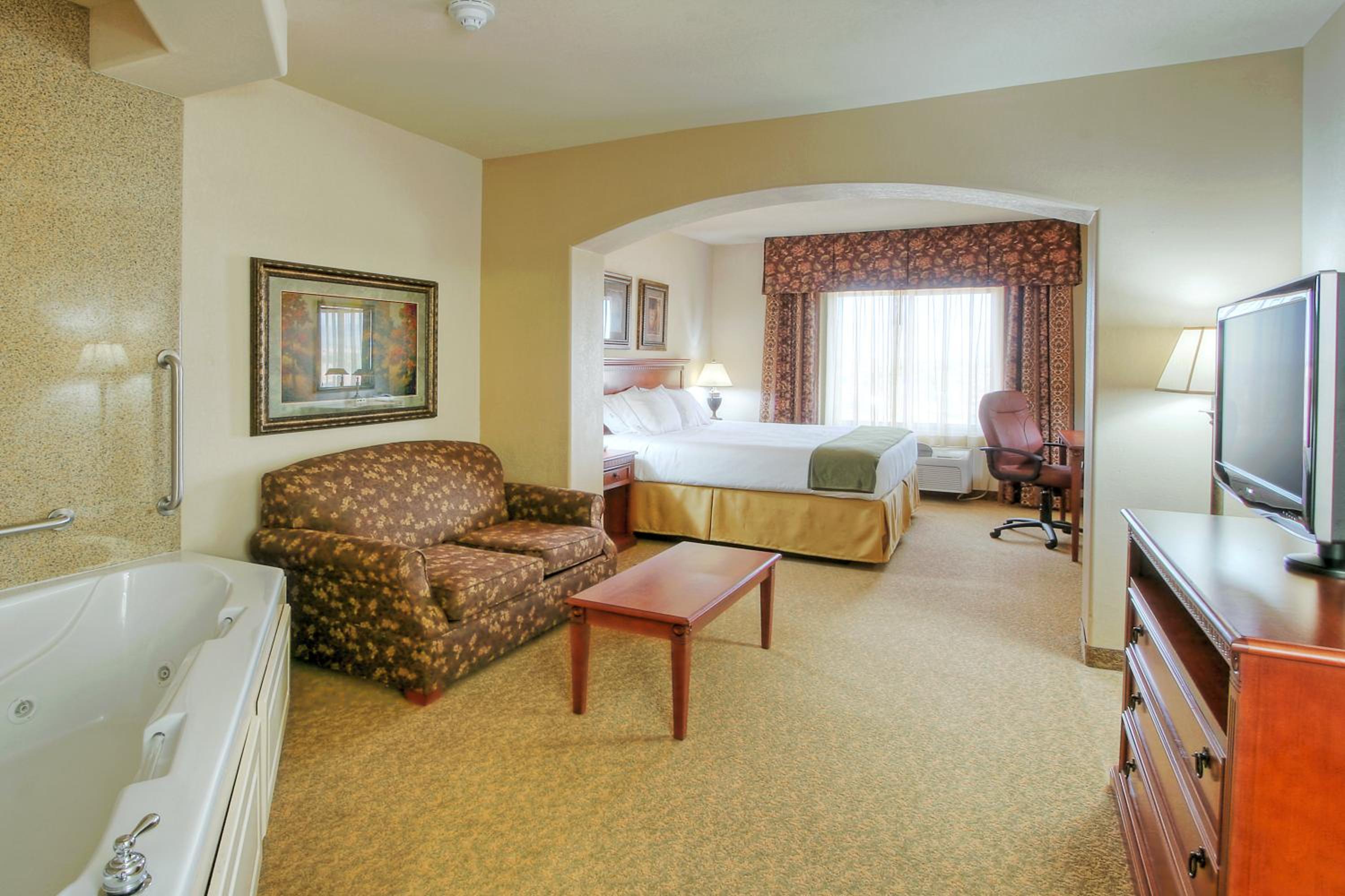 Executive Suite - Non-Smoking - Photo 1