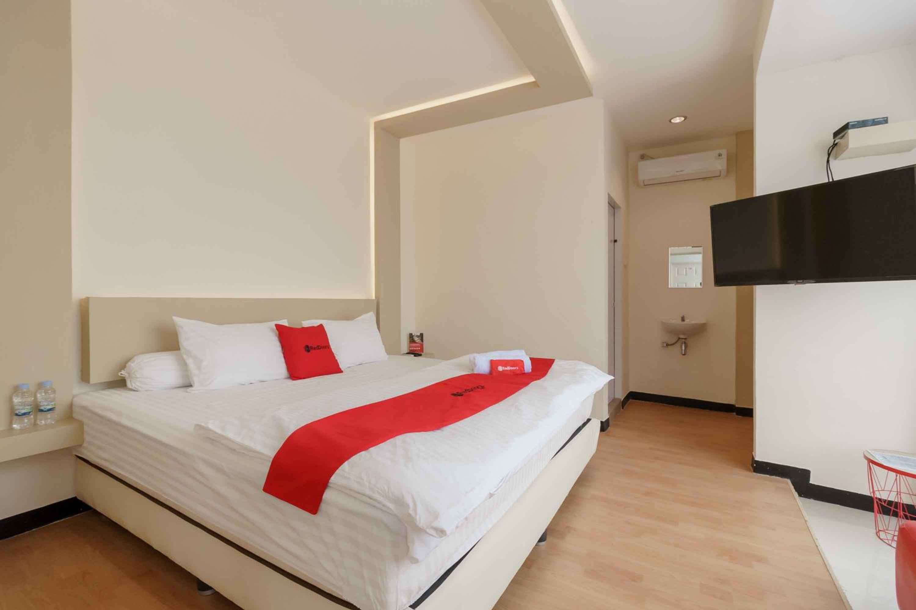 Deluxe Room - Photo 1