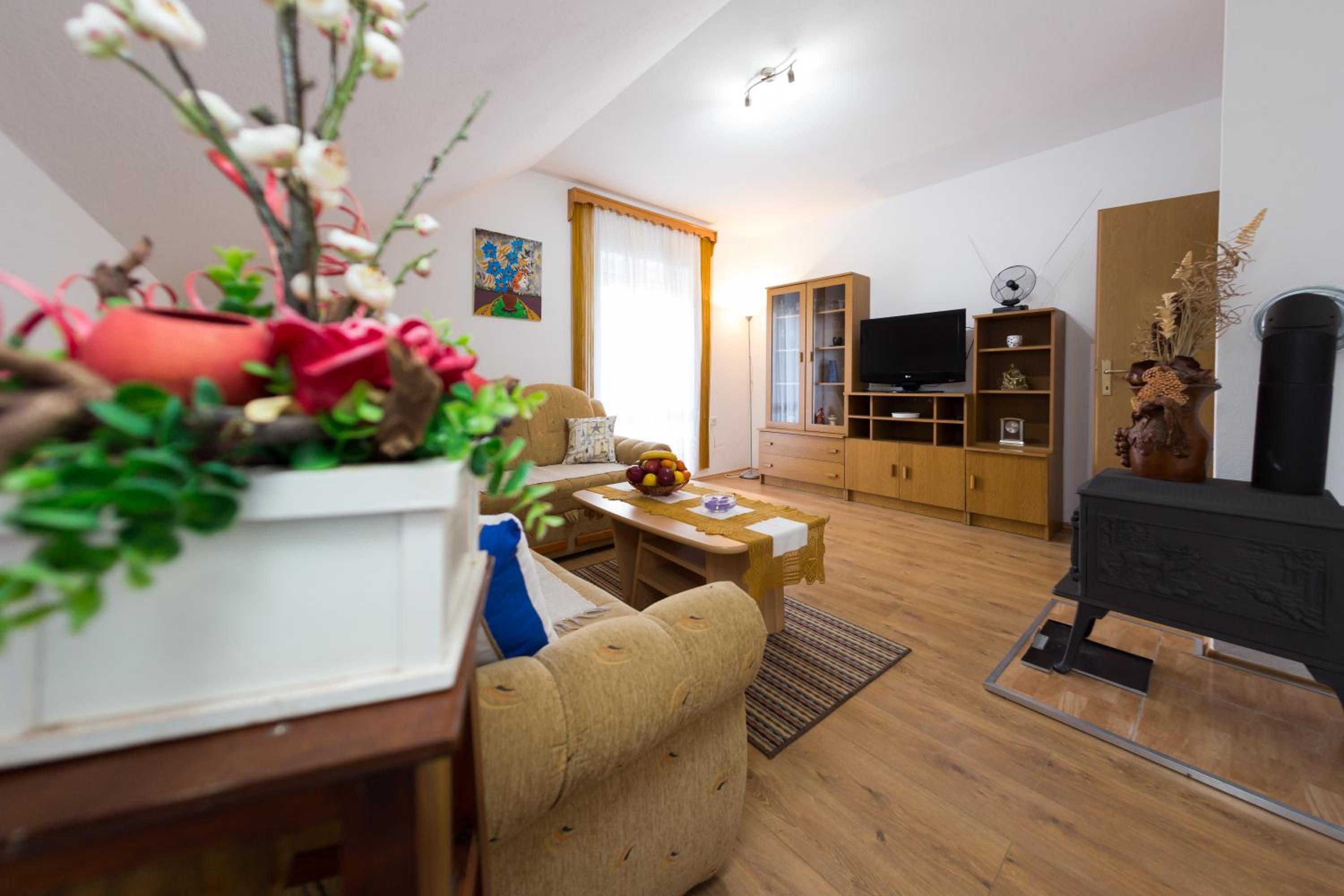 One-Bedroom Apartment - Photo 1
