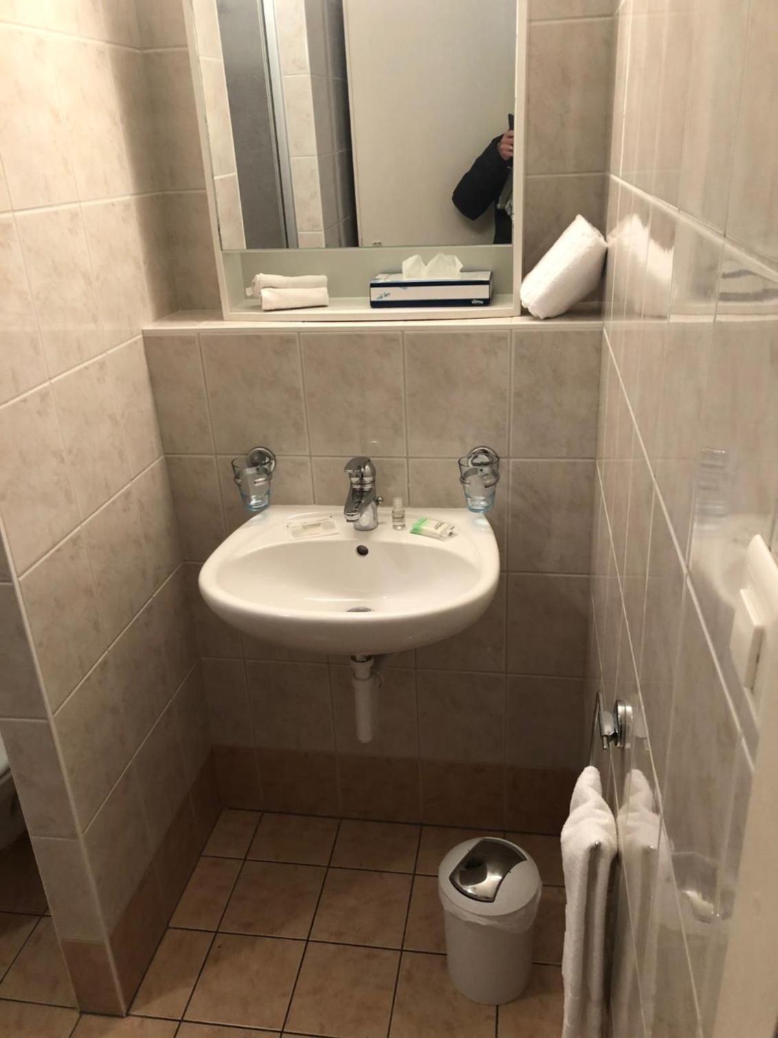 Deluxe Double Room - Photo 13