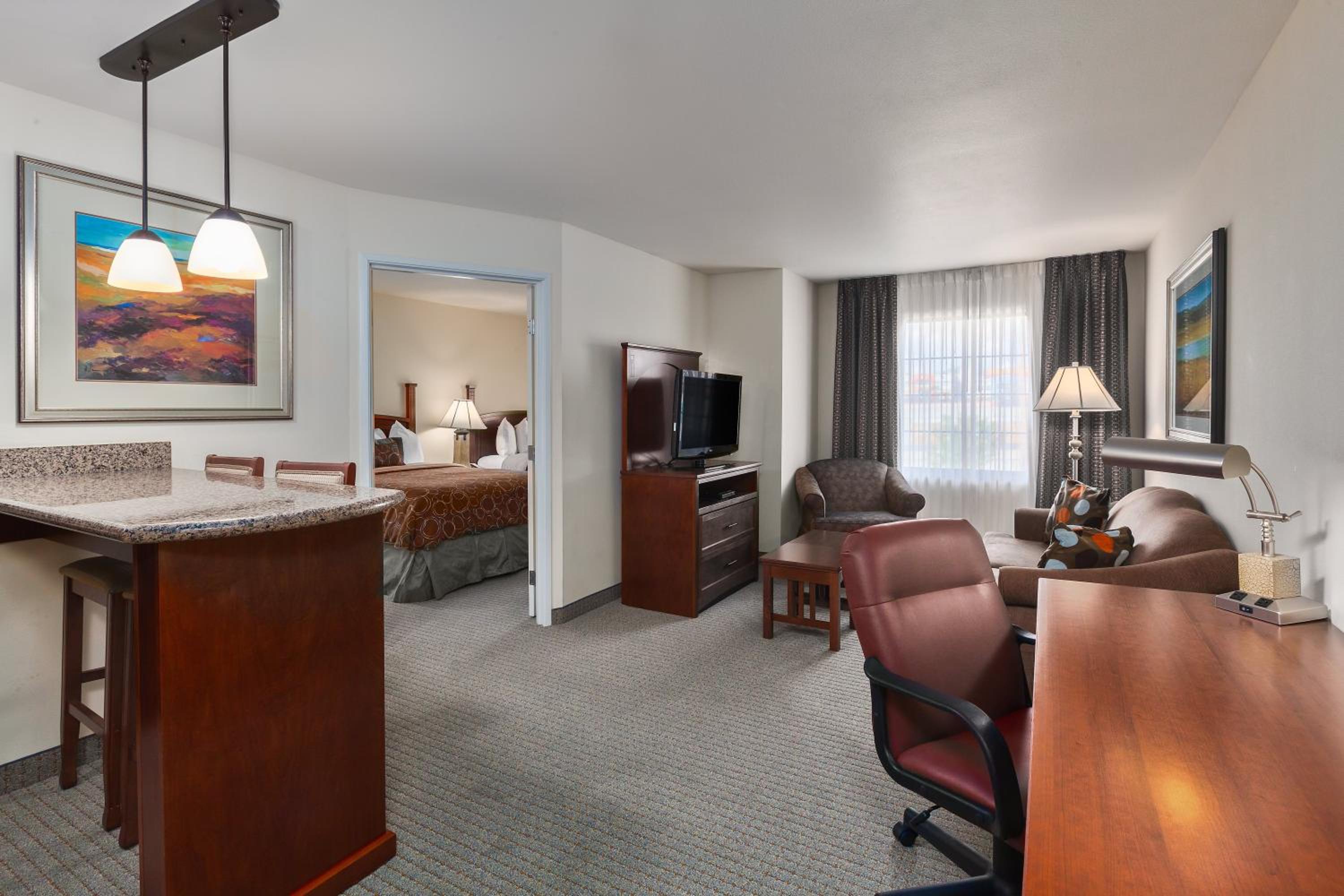 One-Bedroom Suite with Two Queen Beds - Non-Smoking - Photo 4