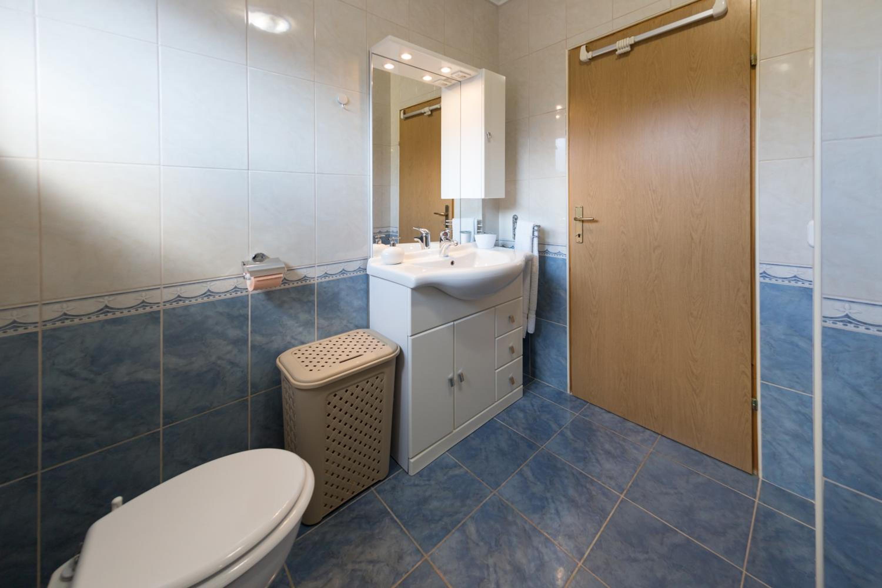 One-Bedroom Apartment - Photo 8