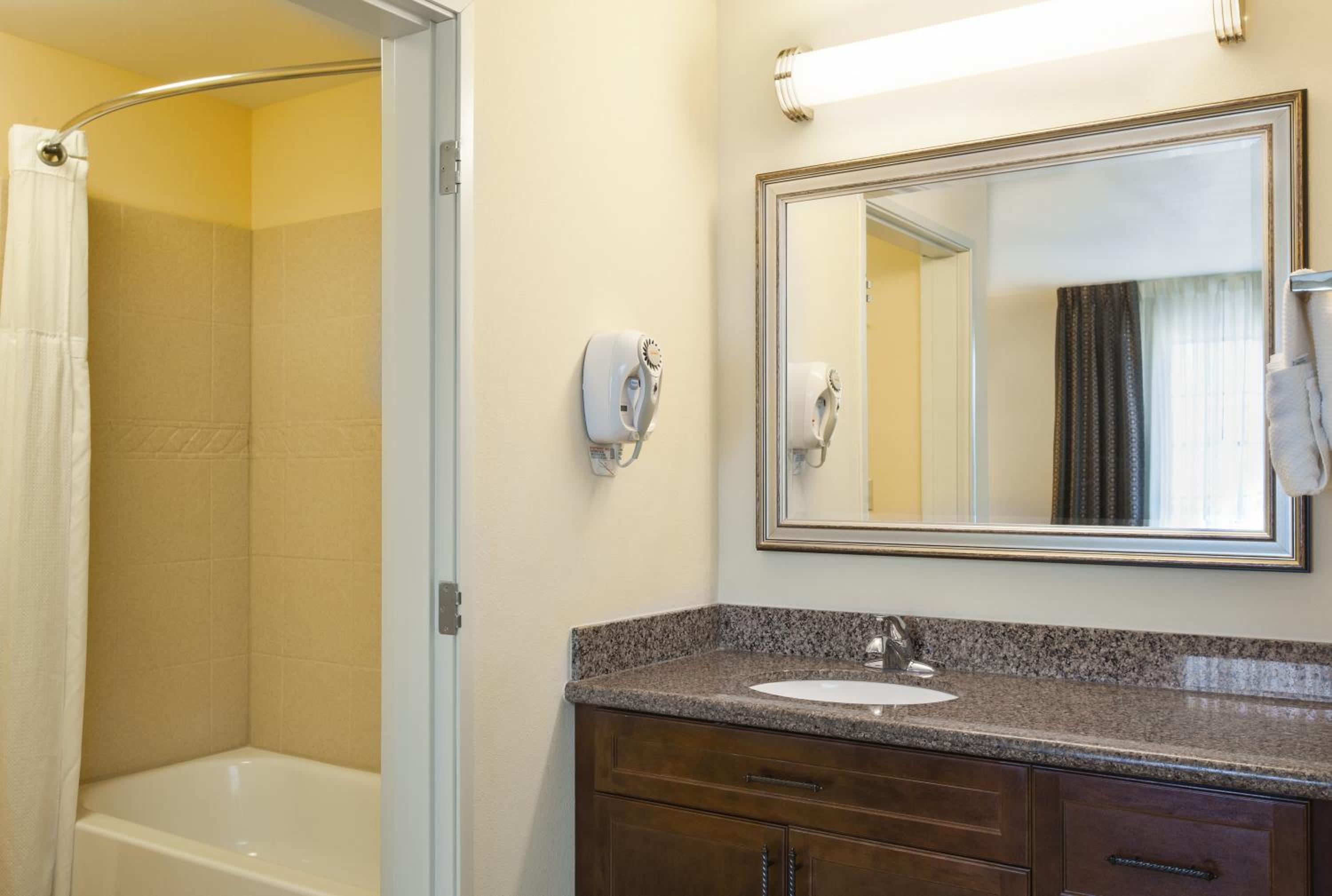 One-Bedroom King Suite photo 2
