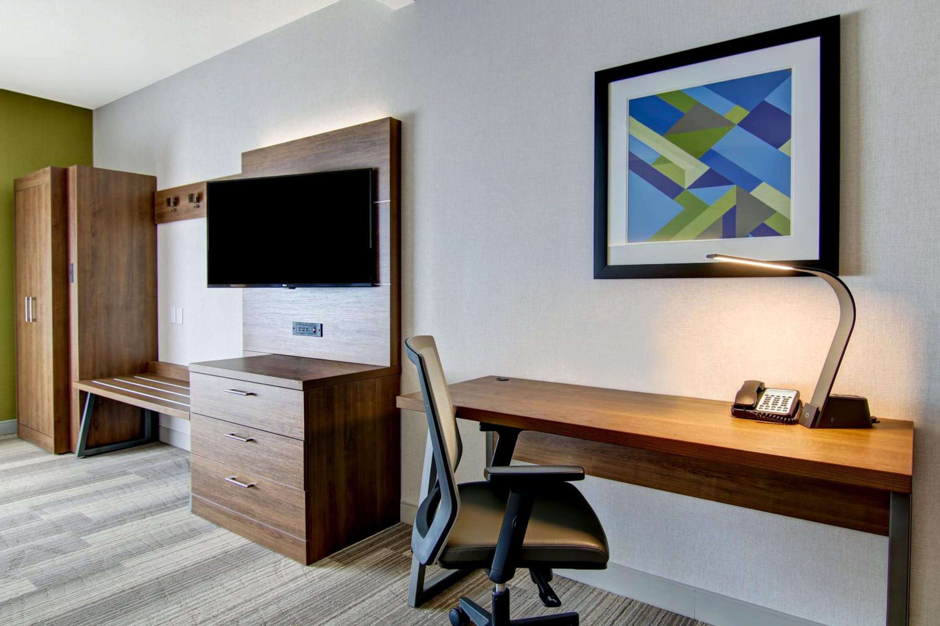 King Suite with Sofa Bed - Photo 5