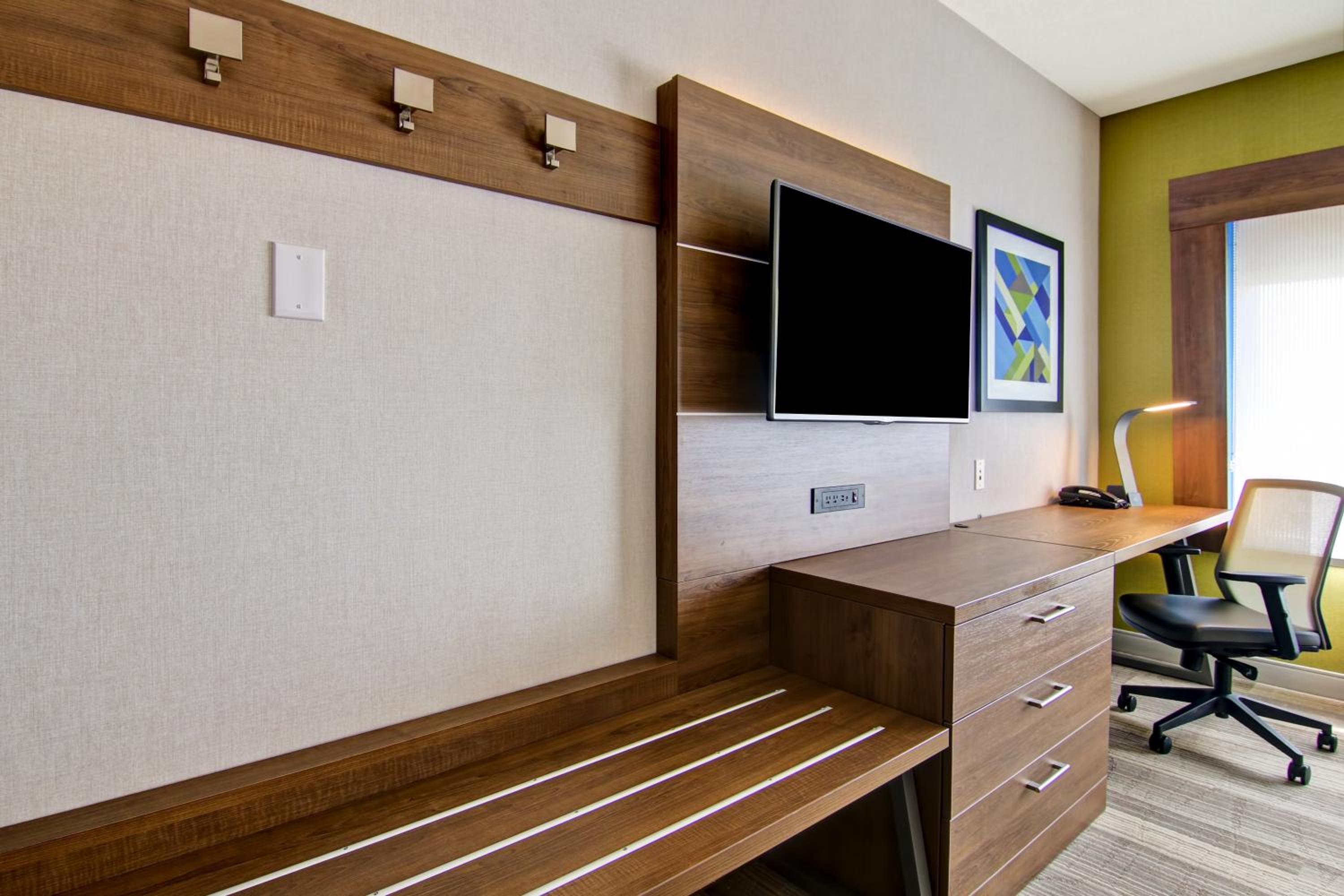Standard King Room - Photo 3