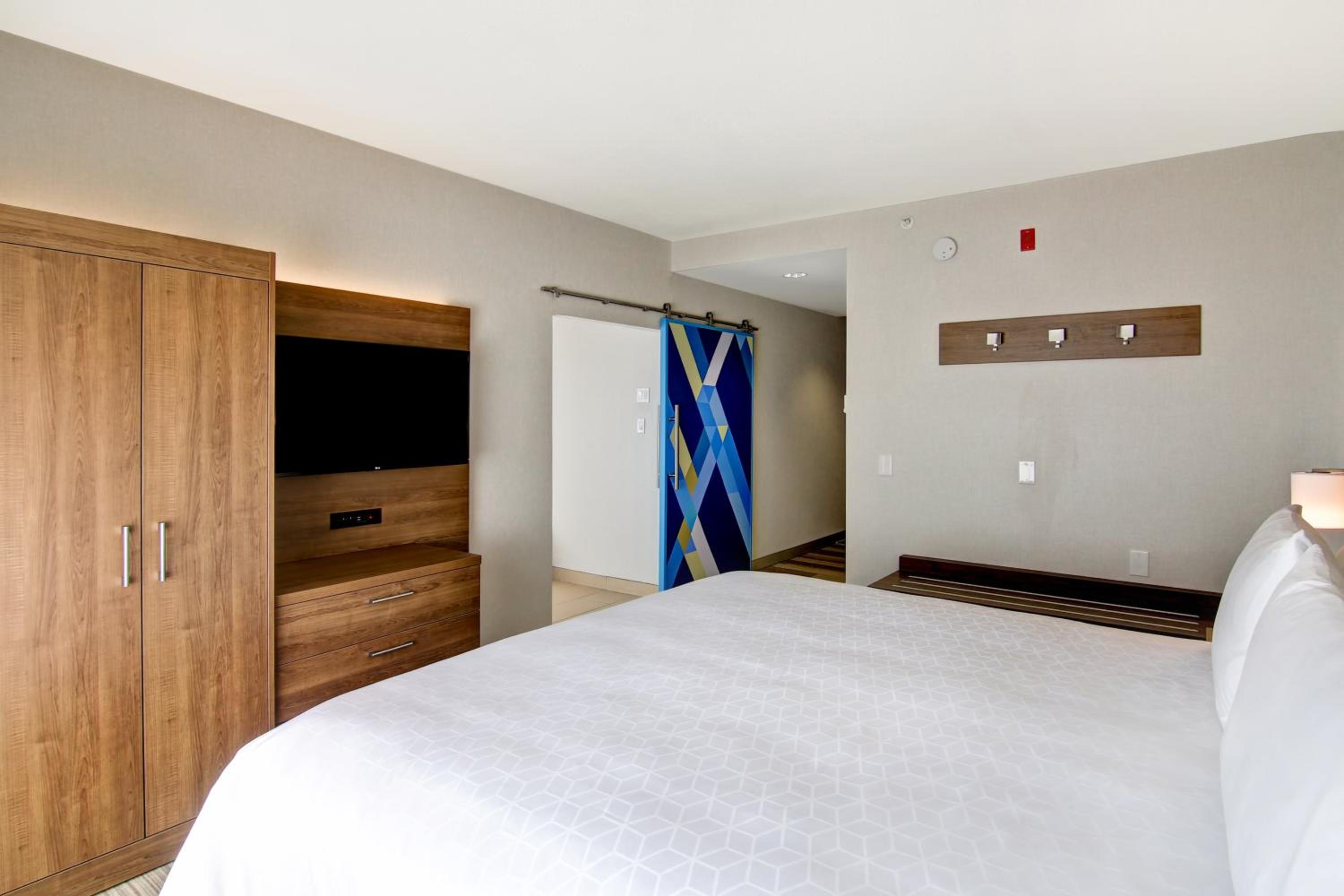 King Suite - Photo 3