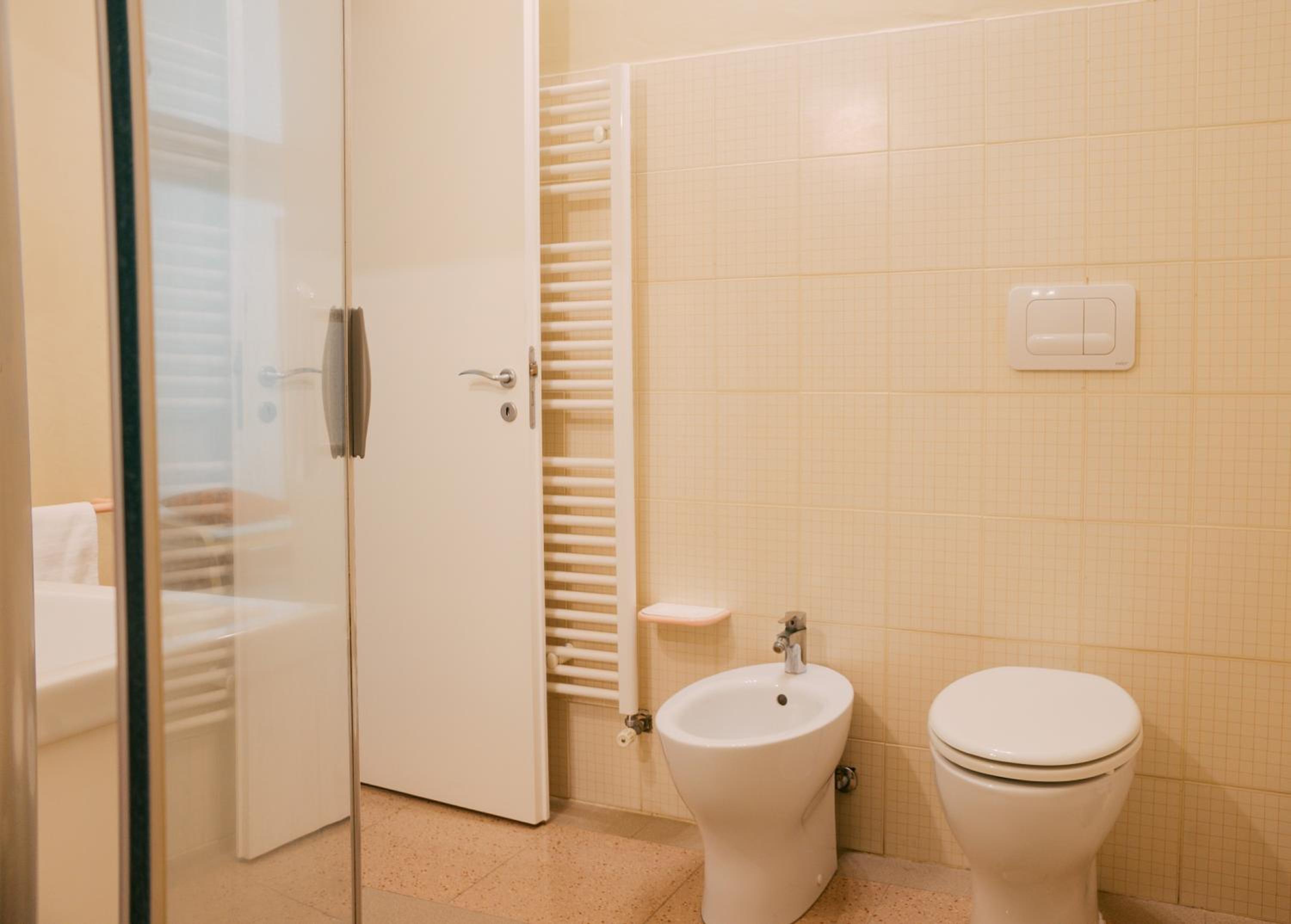 Standard Double or Twin Room - Photo 23