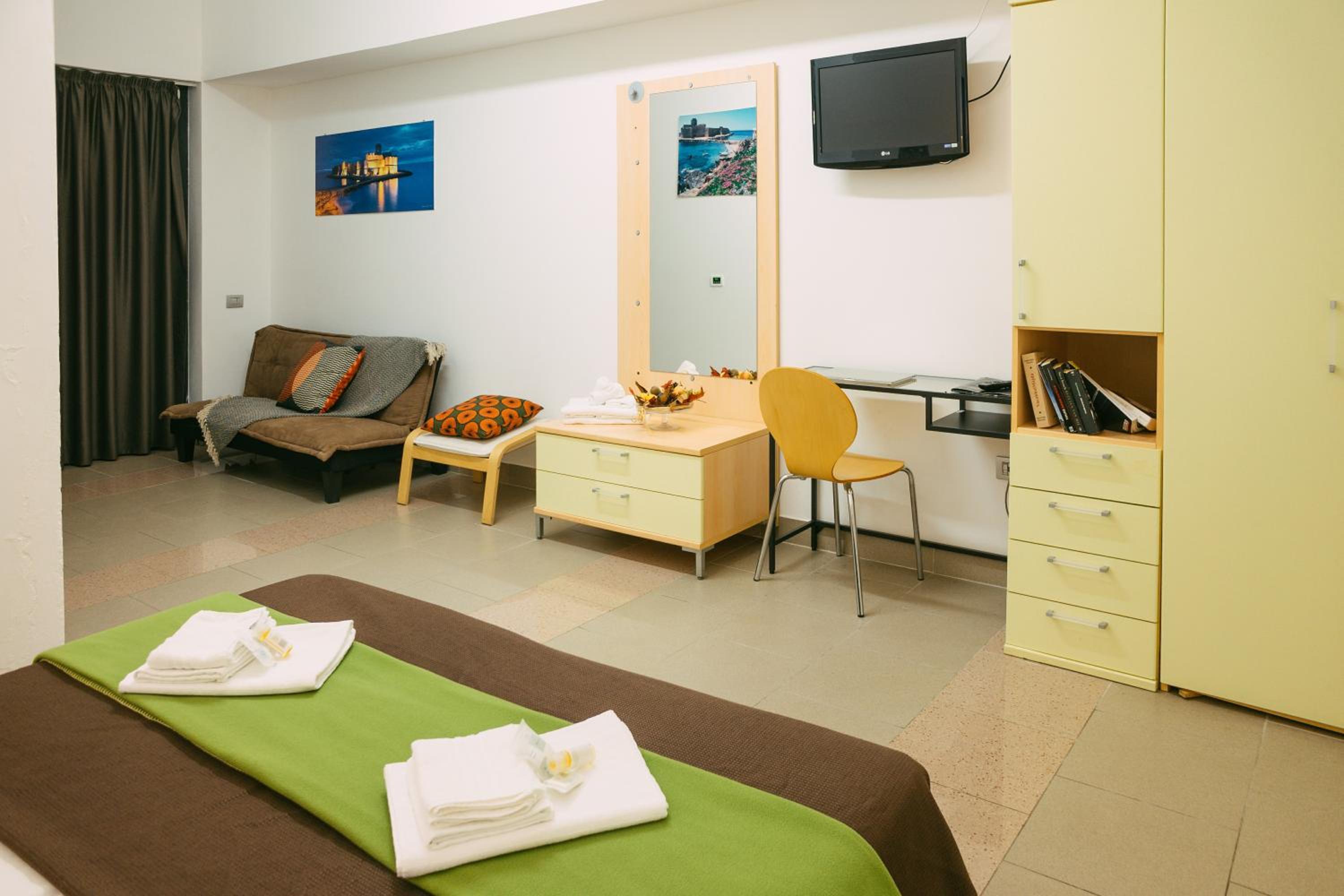 Standard Double or Twin Room - Photo 1