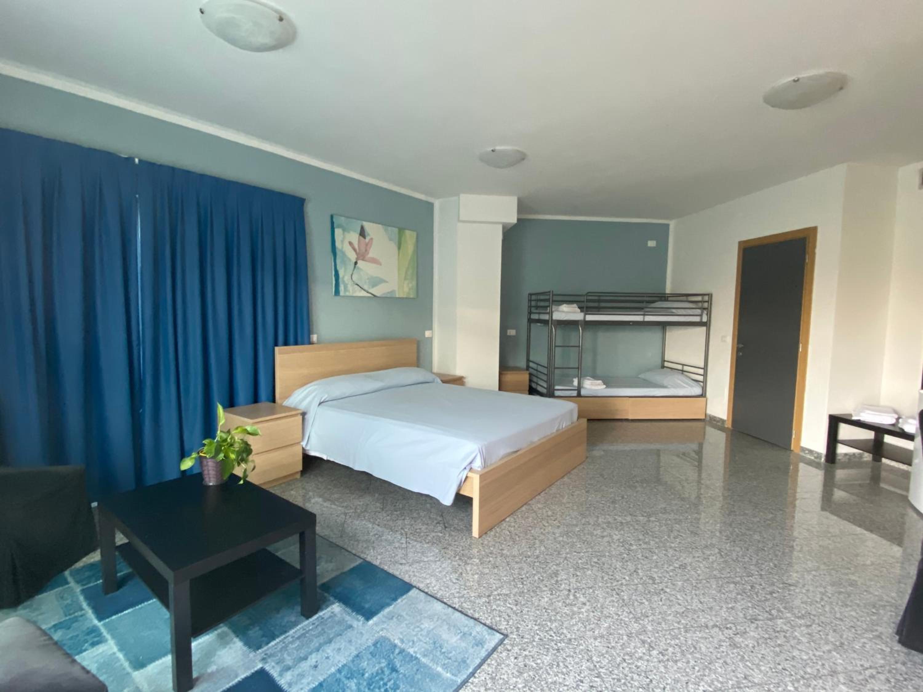 Quadruple Room - Disability Access - Photo 5