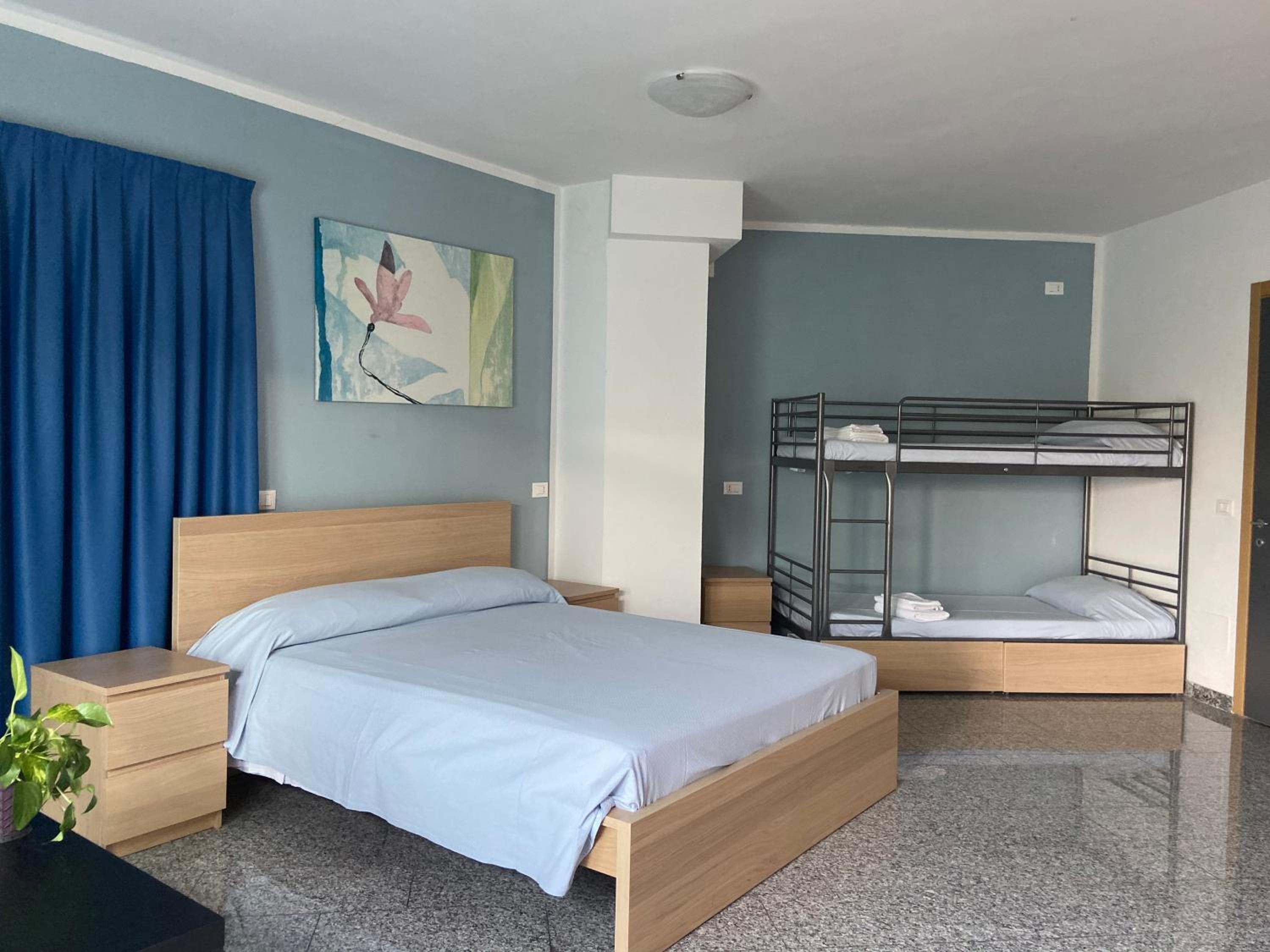 Quadruple Room - Disability Access - Photo 6