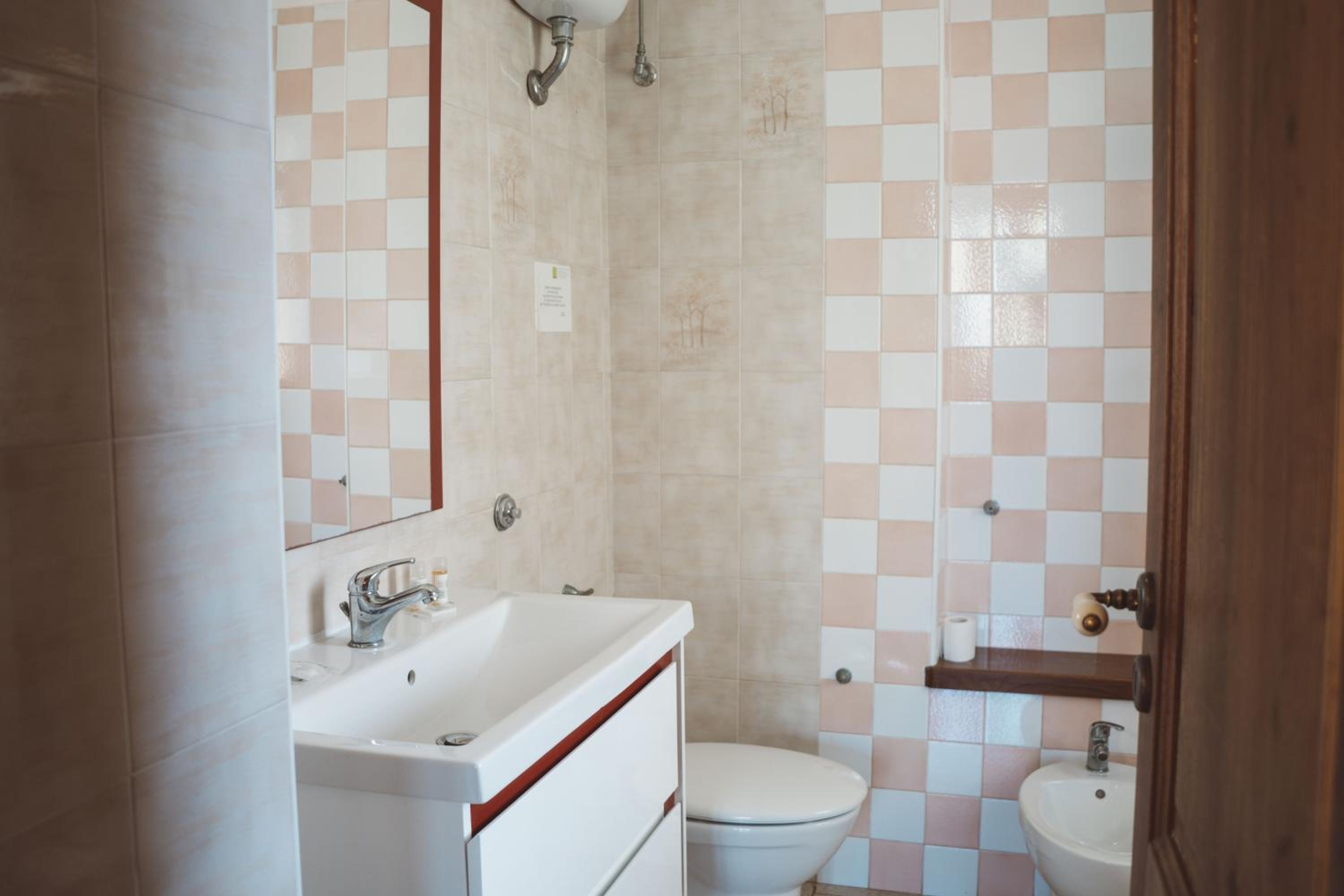 Quadruple Room - Photo 3