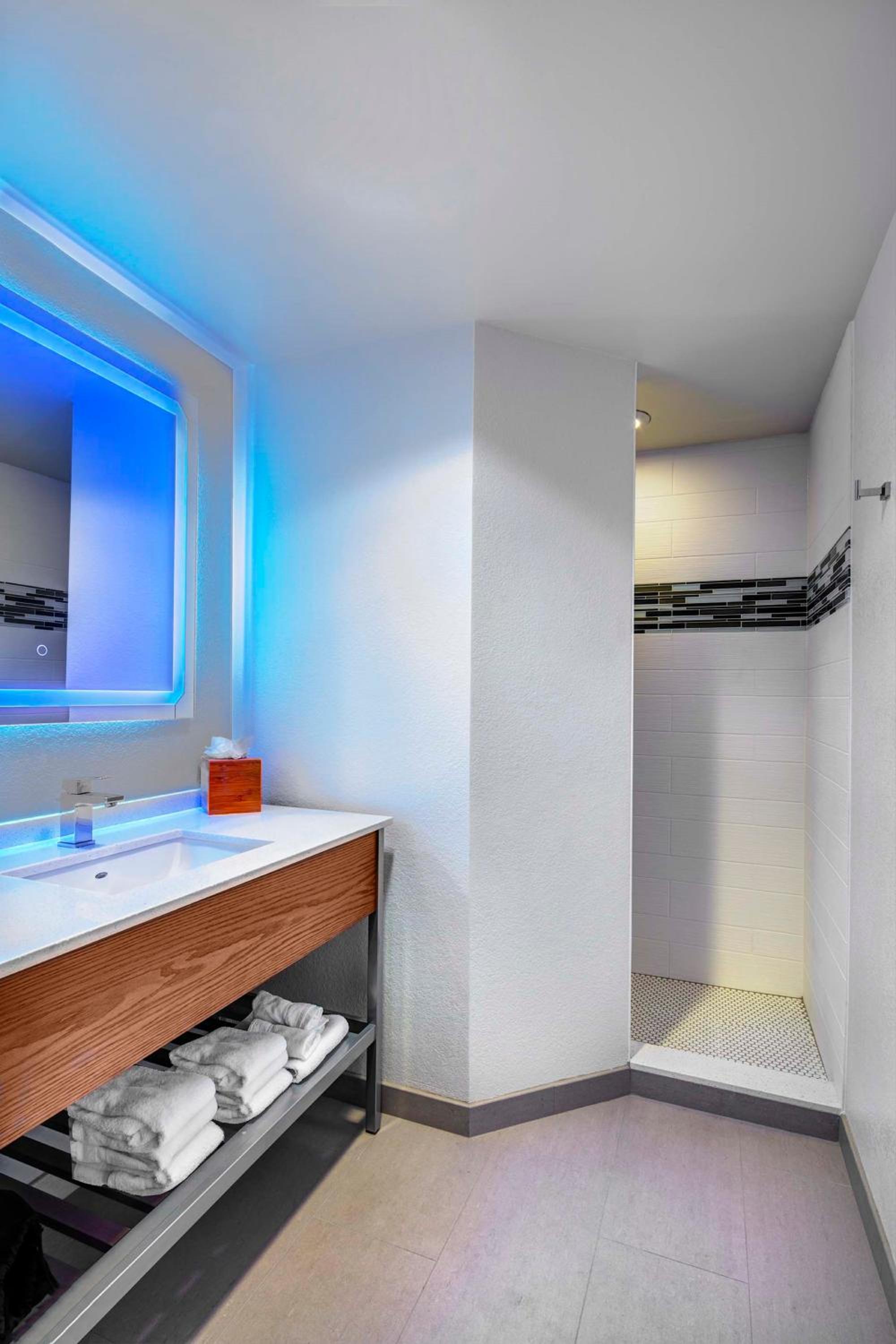 Standard King Room - Photo 2