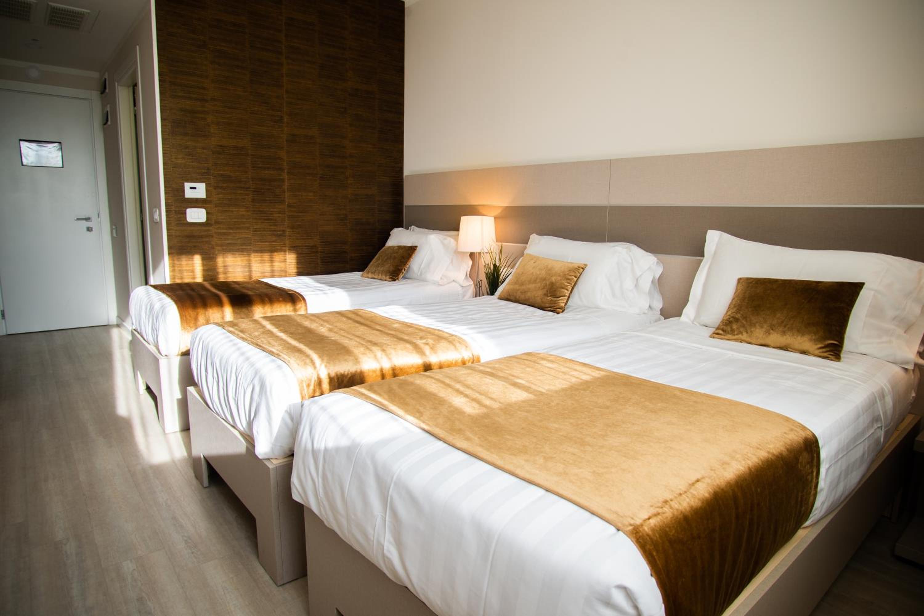Superior Triple Room photo 3