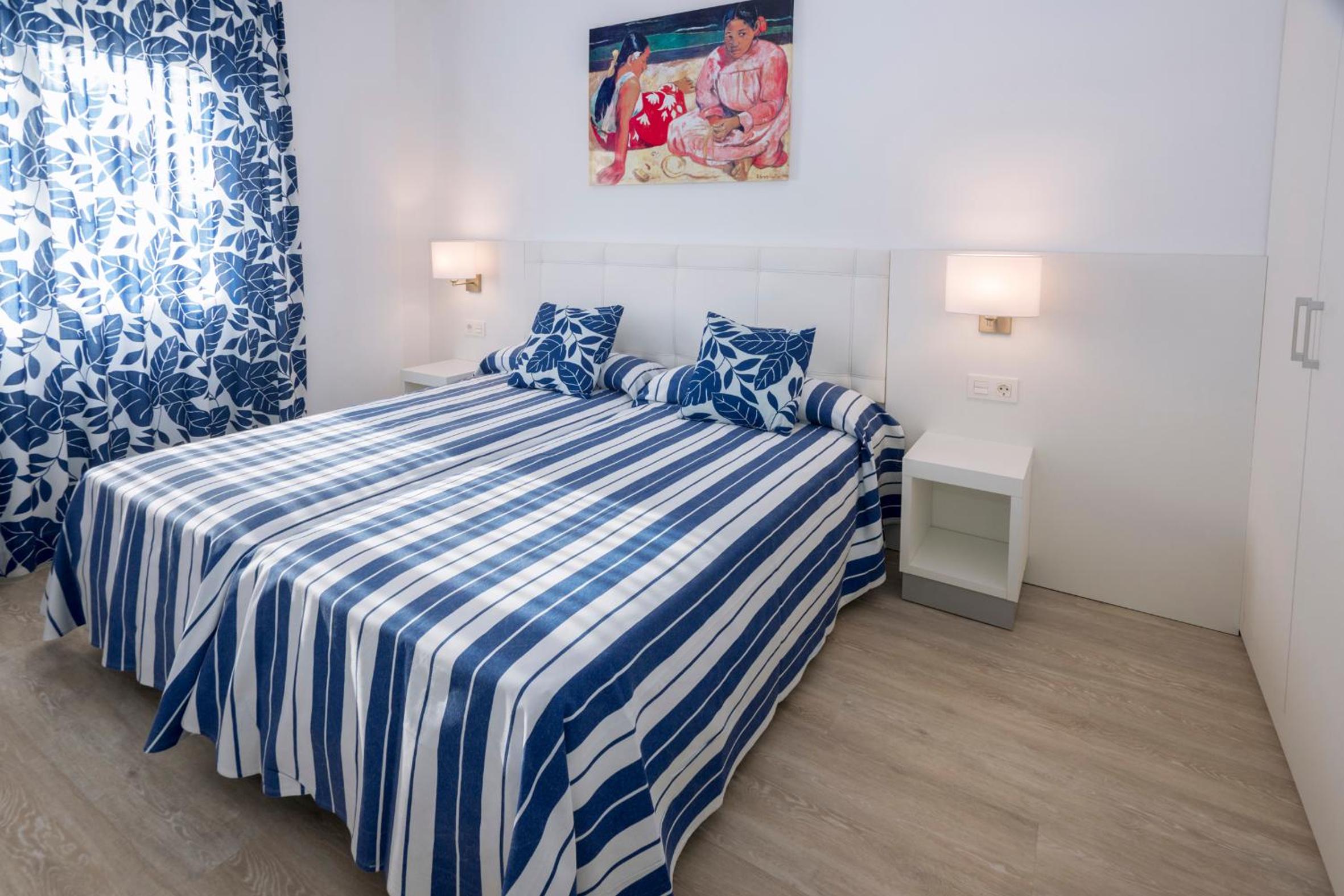 Suite with Balcony - Photo 3