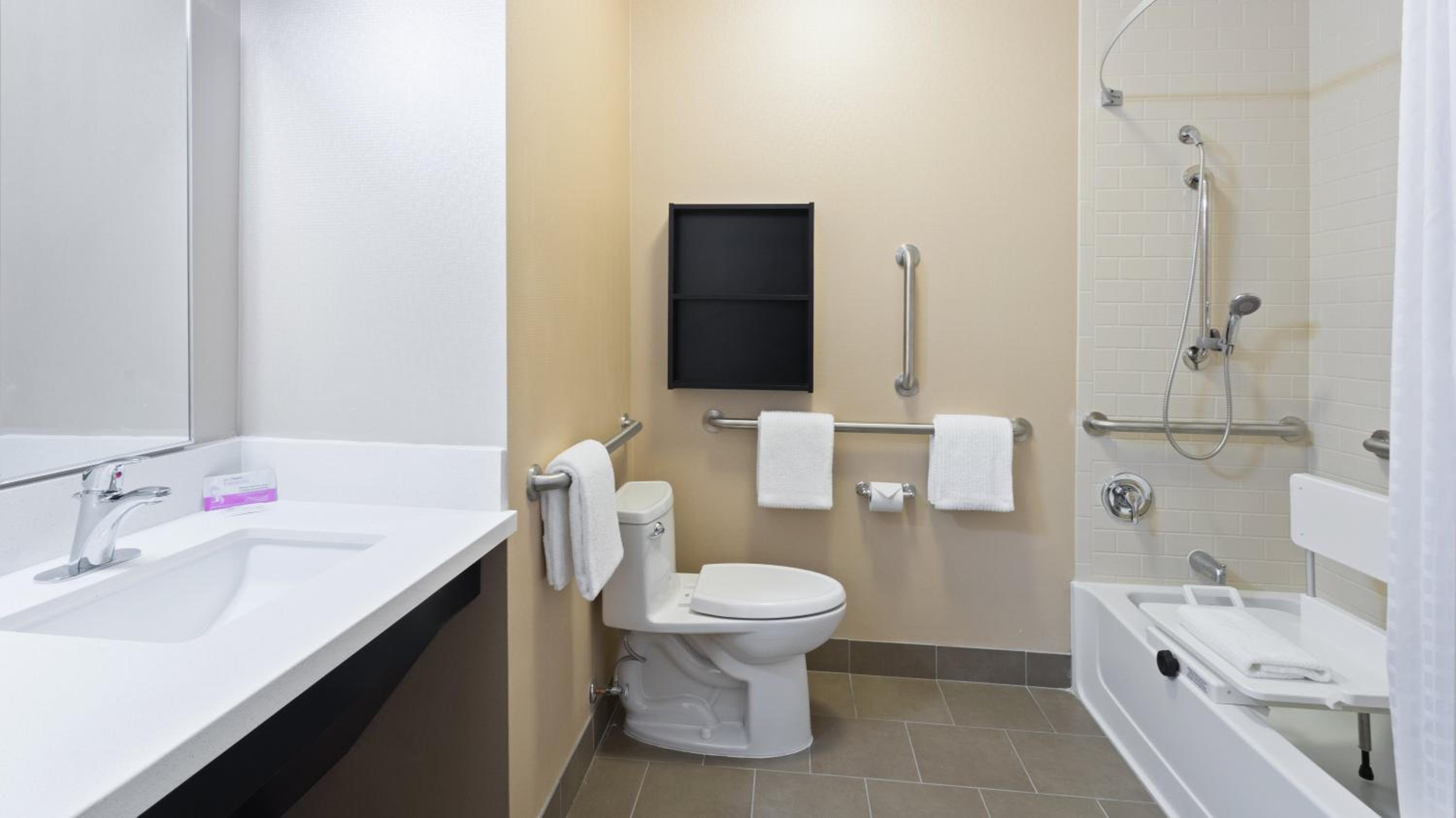 One-Bedroom Suite photo 3