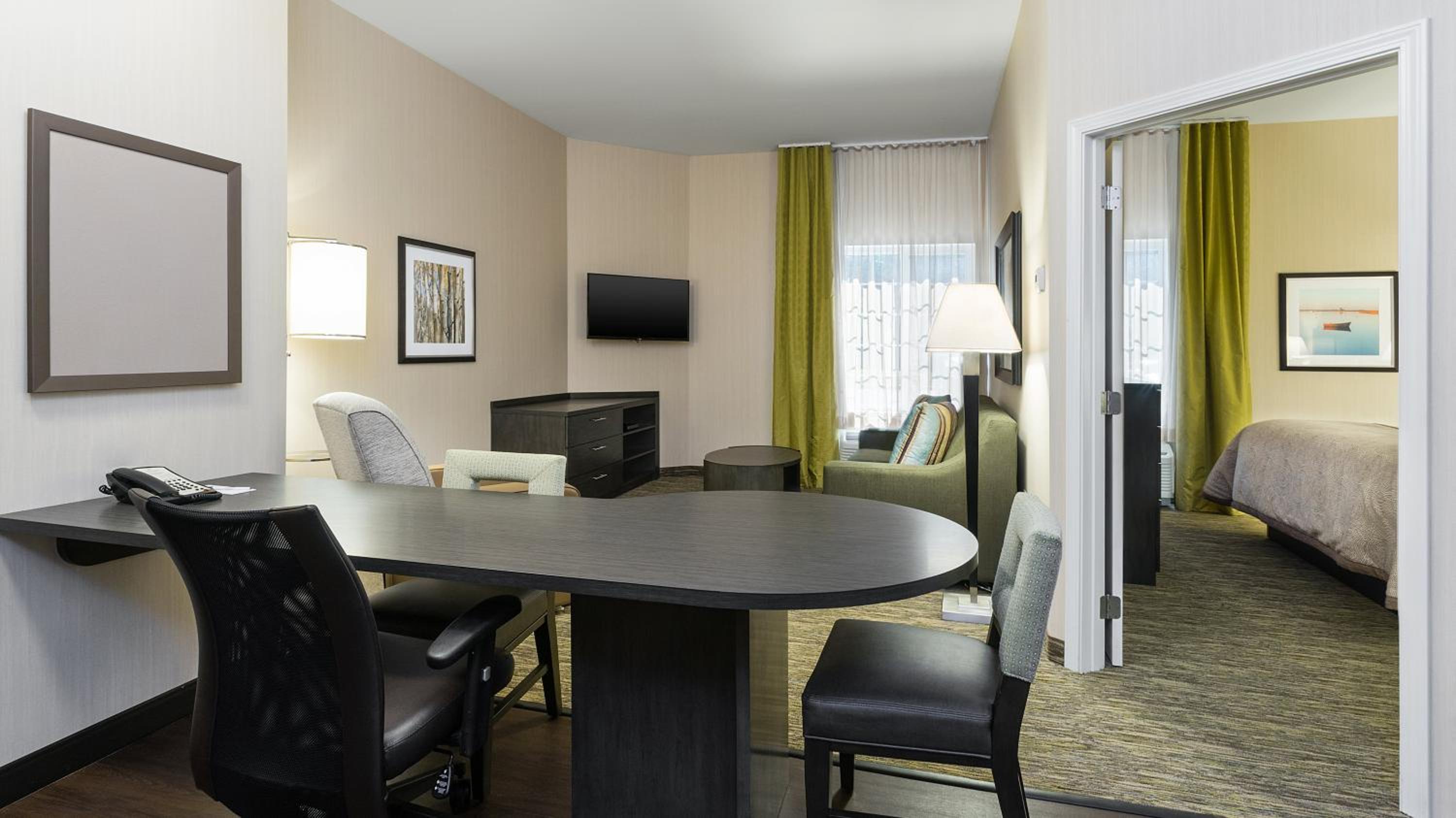 Queen Room - Hearing Accessible photo 2