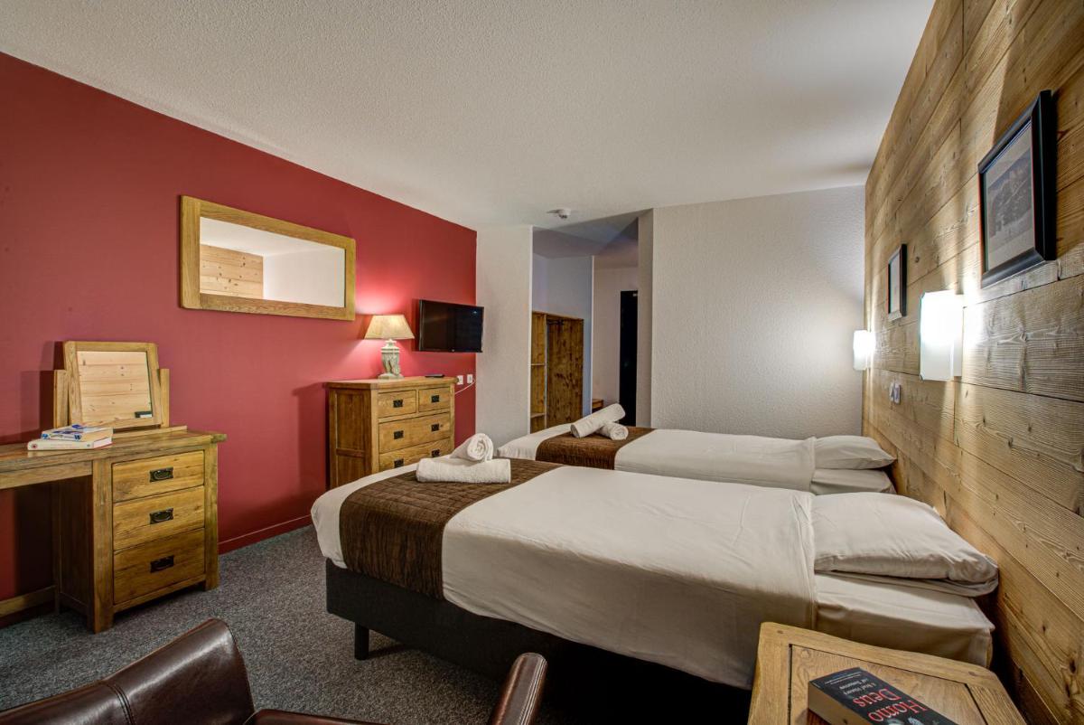 Twin Room with Balcony - Photo 8