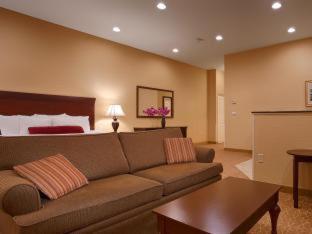 King Room with Sofa Bed and Jetted Tub - Non-Smoking - Photo 15