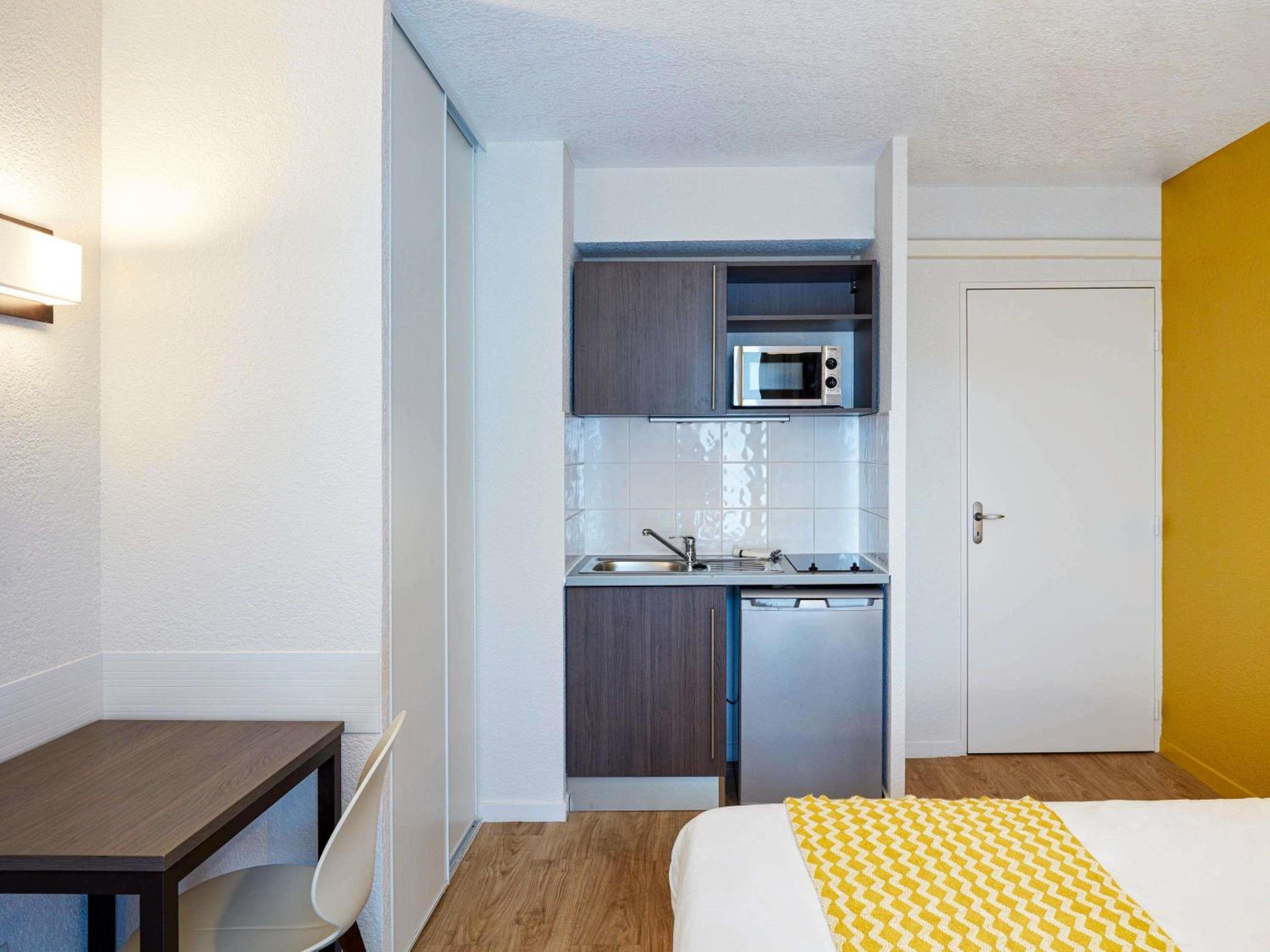 Studio with Twin Beds