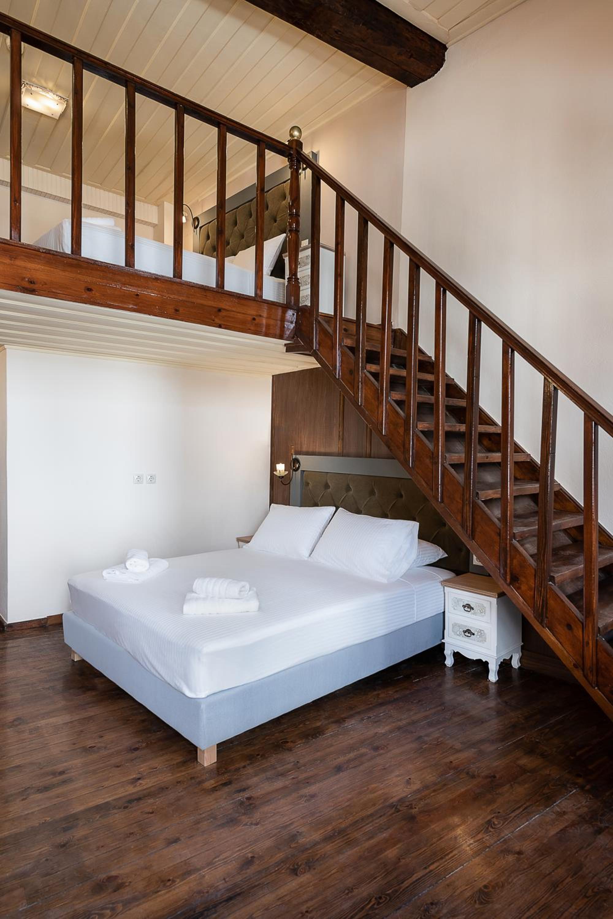 Family Suite with Balcony - Photo 4