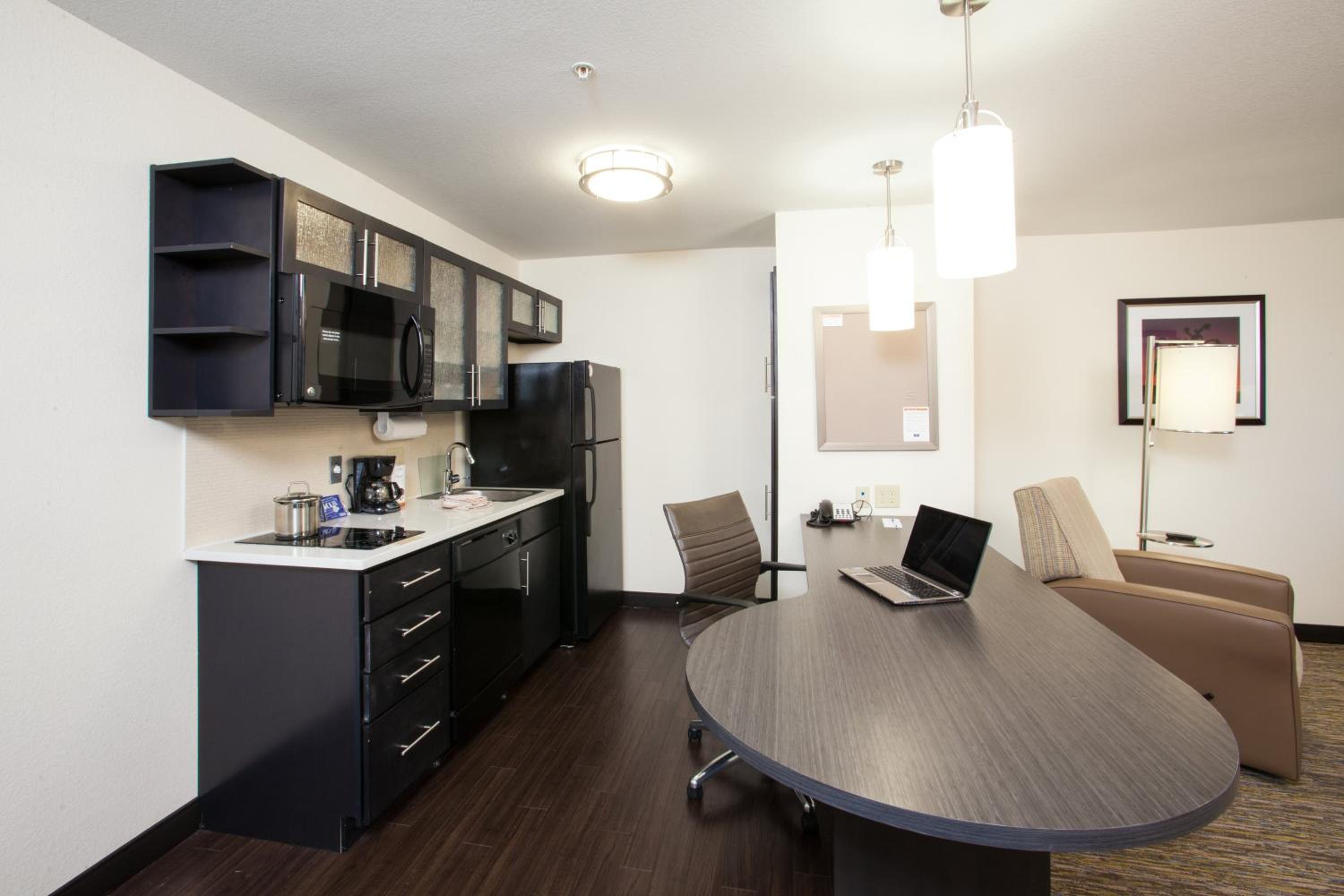 One-Bedroom Suite - Communications/Mobility Accessible