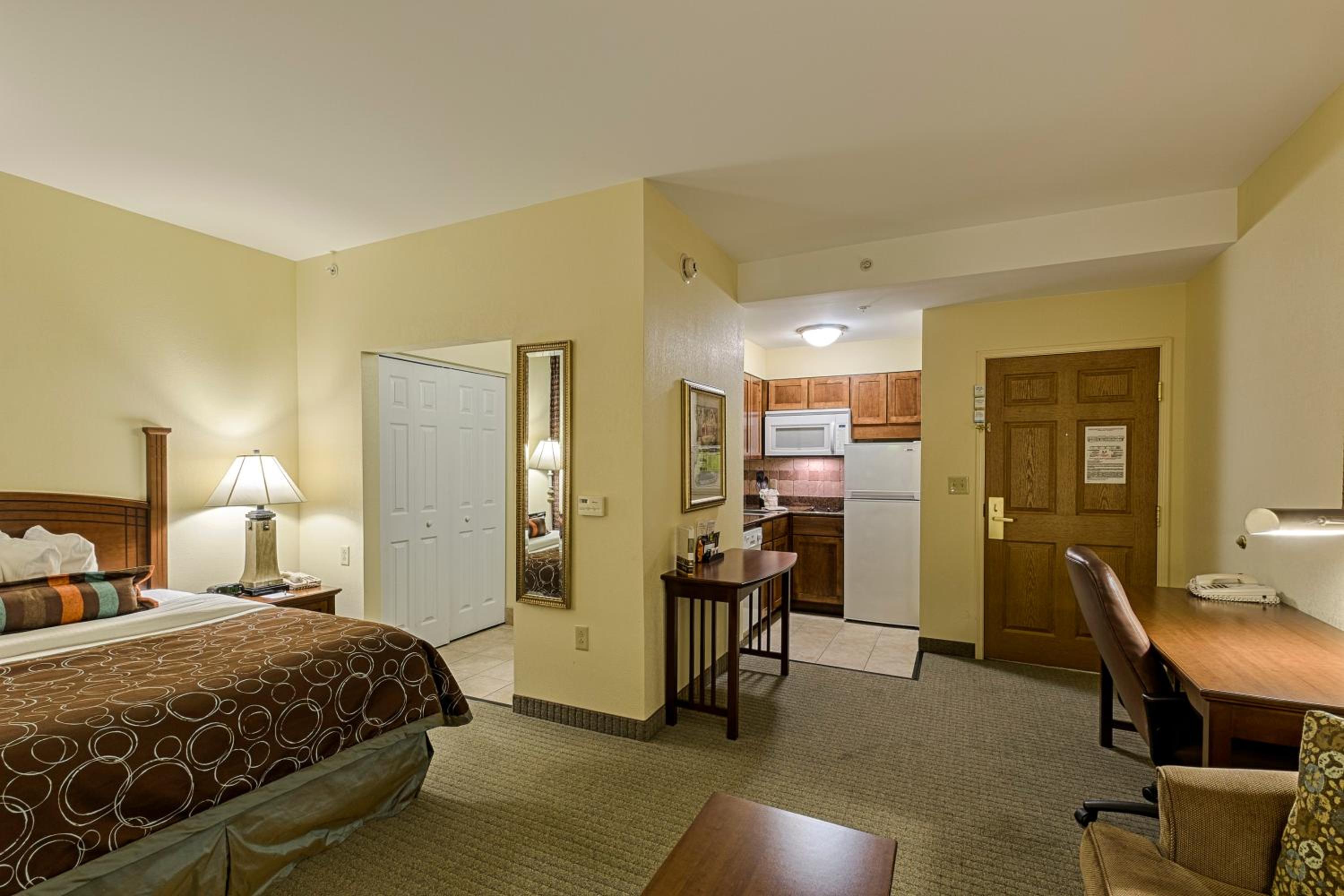 Studio Queen Suite - Photo 1
