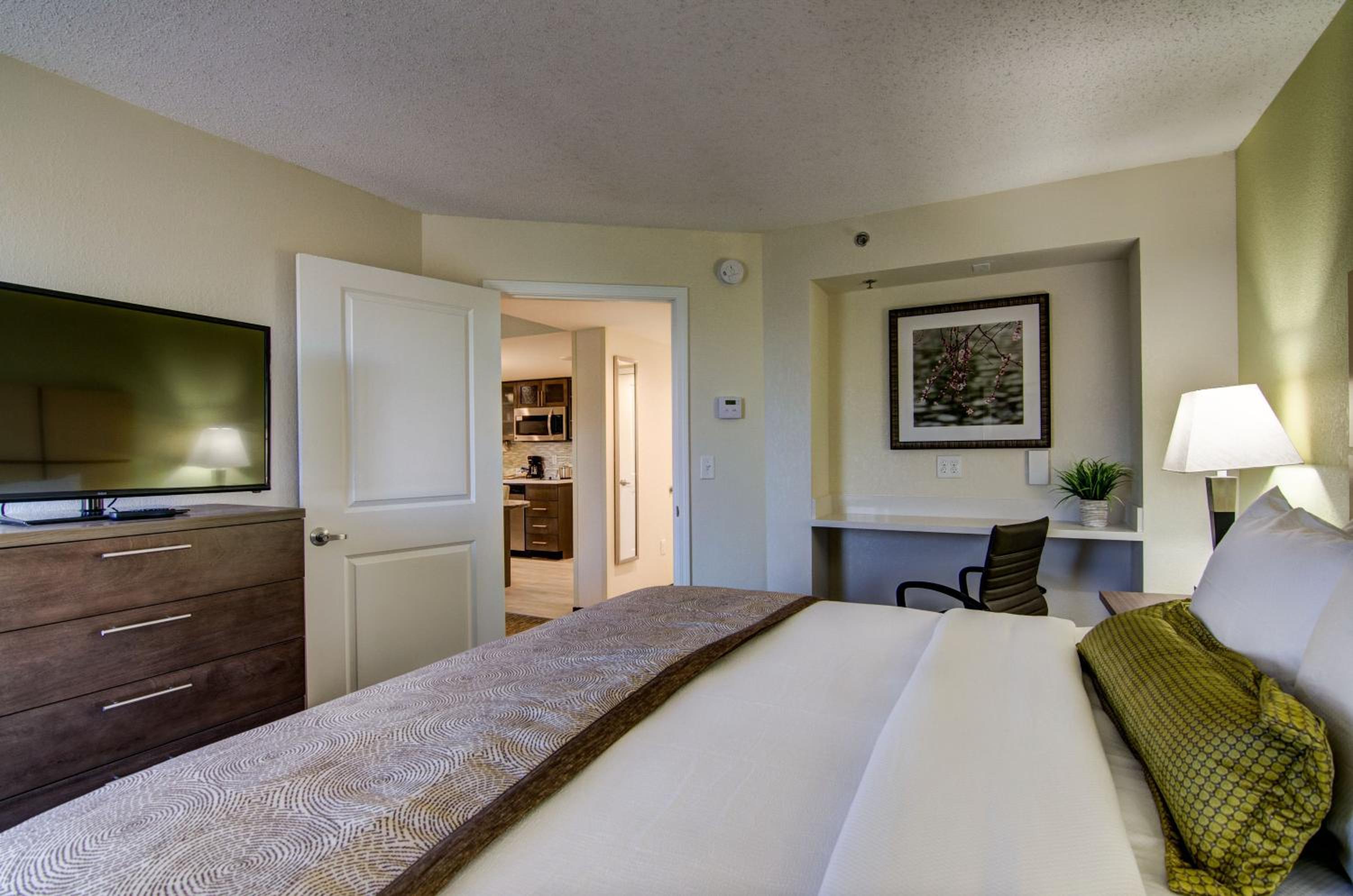 One-Bedroom King Suite - Photo 6
