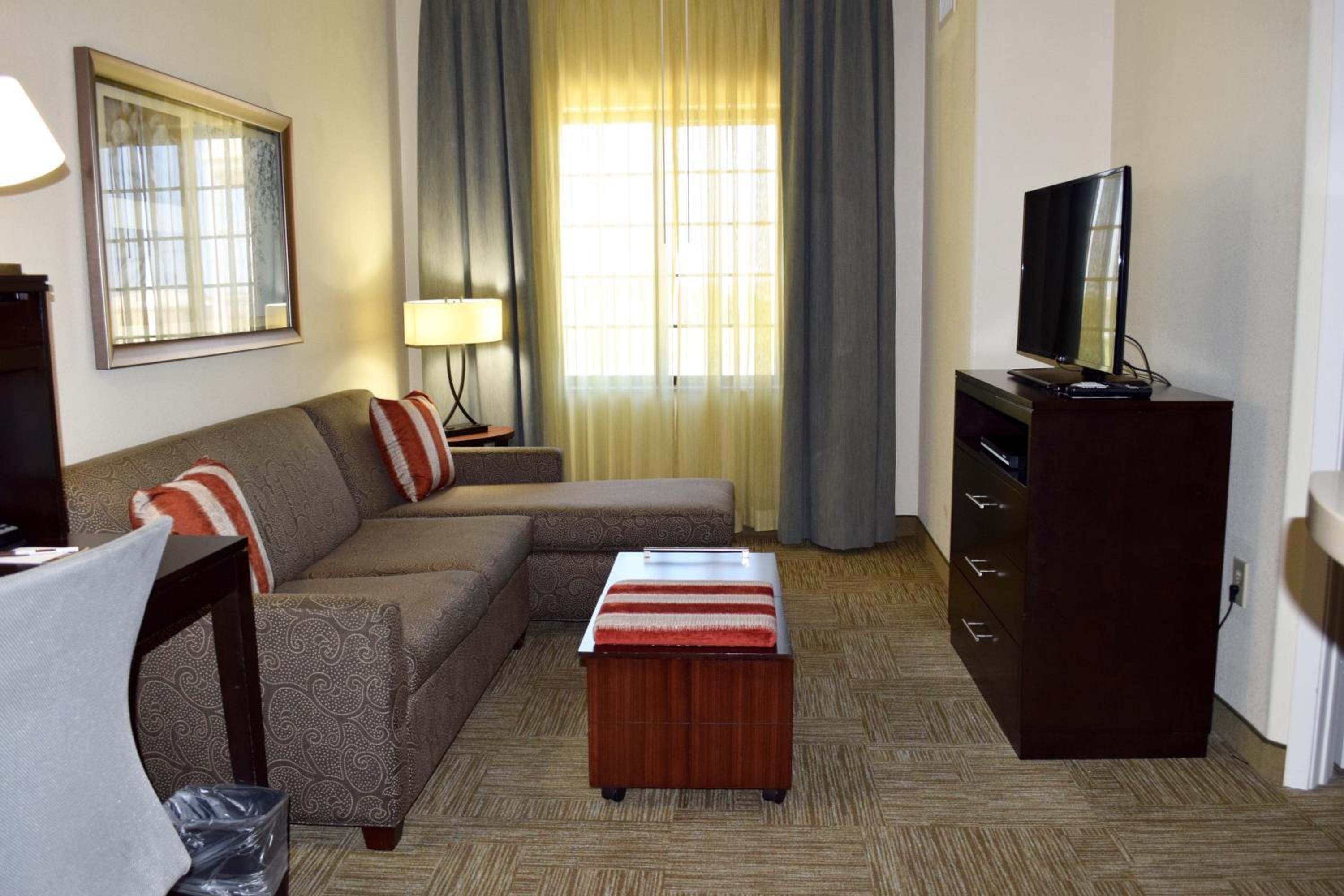 One-Bedroom King Suite with Sofa Bed - Photo 8