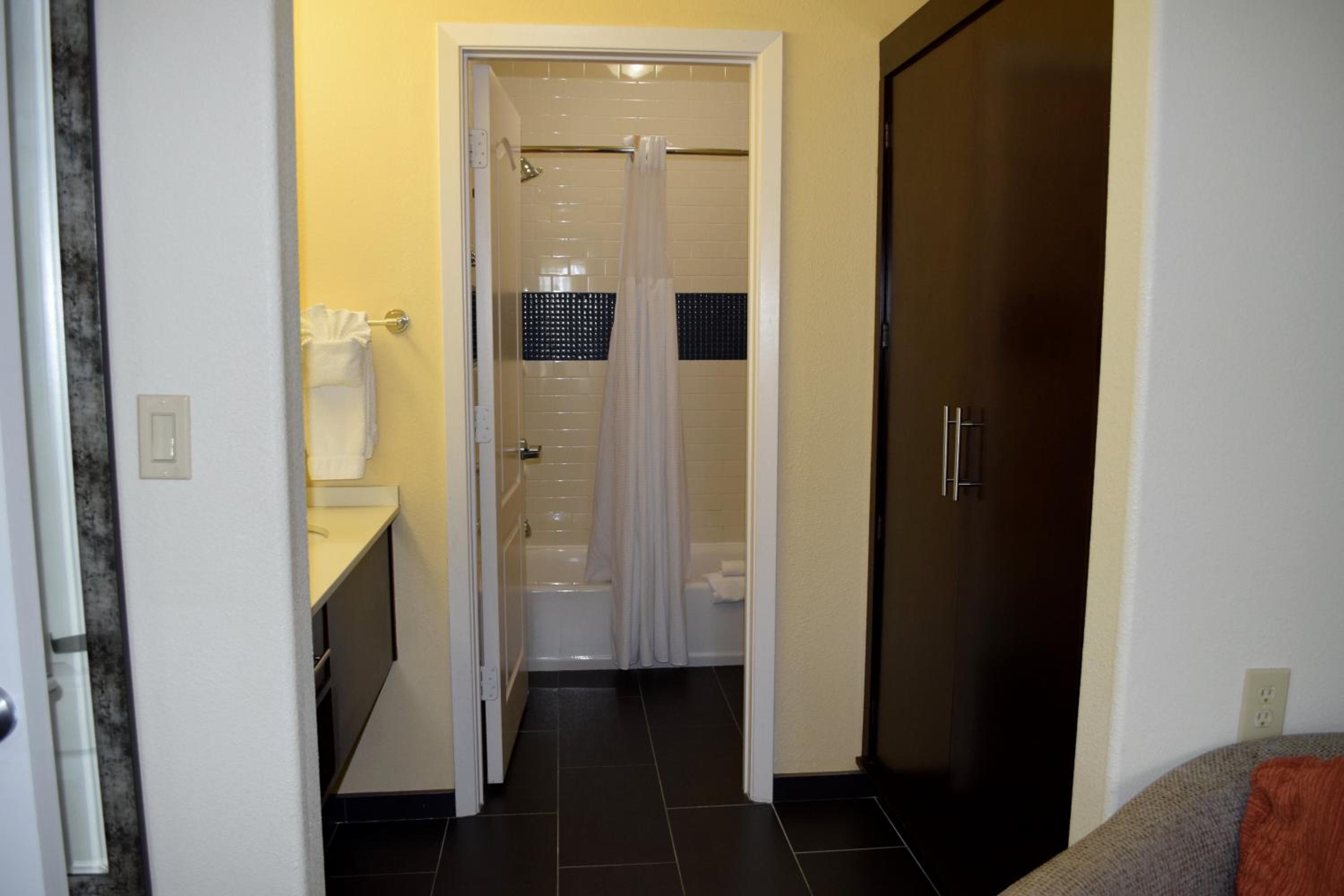 Studio Suite - Photo 11