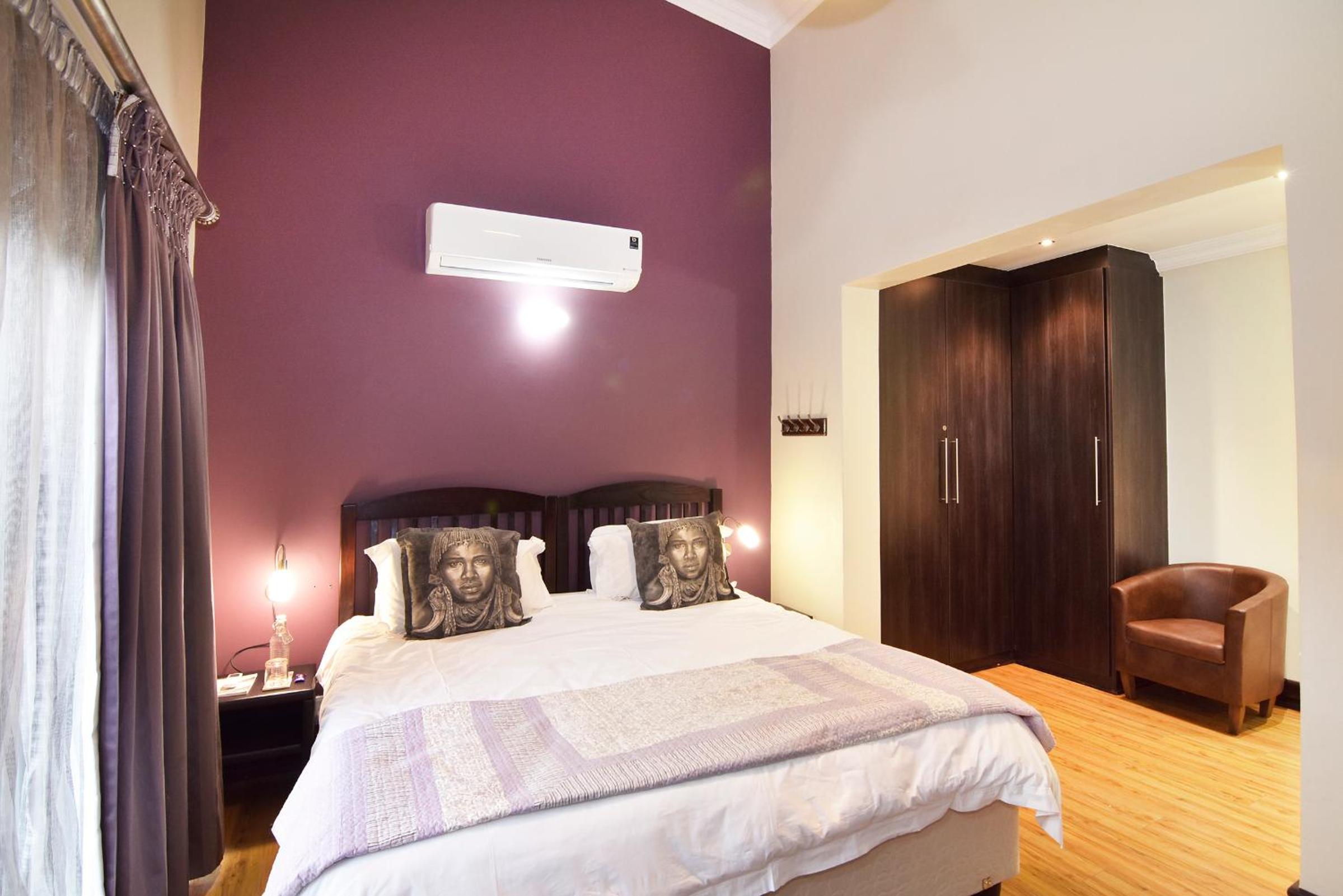 African Element - King Room with Balcony photo 3