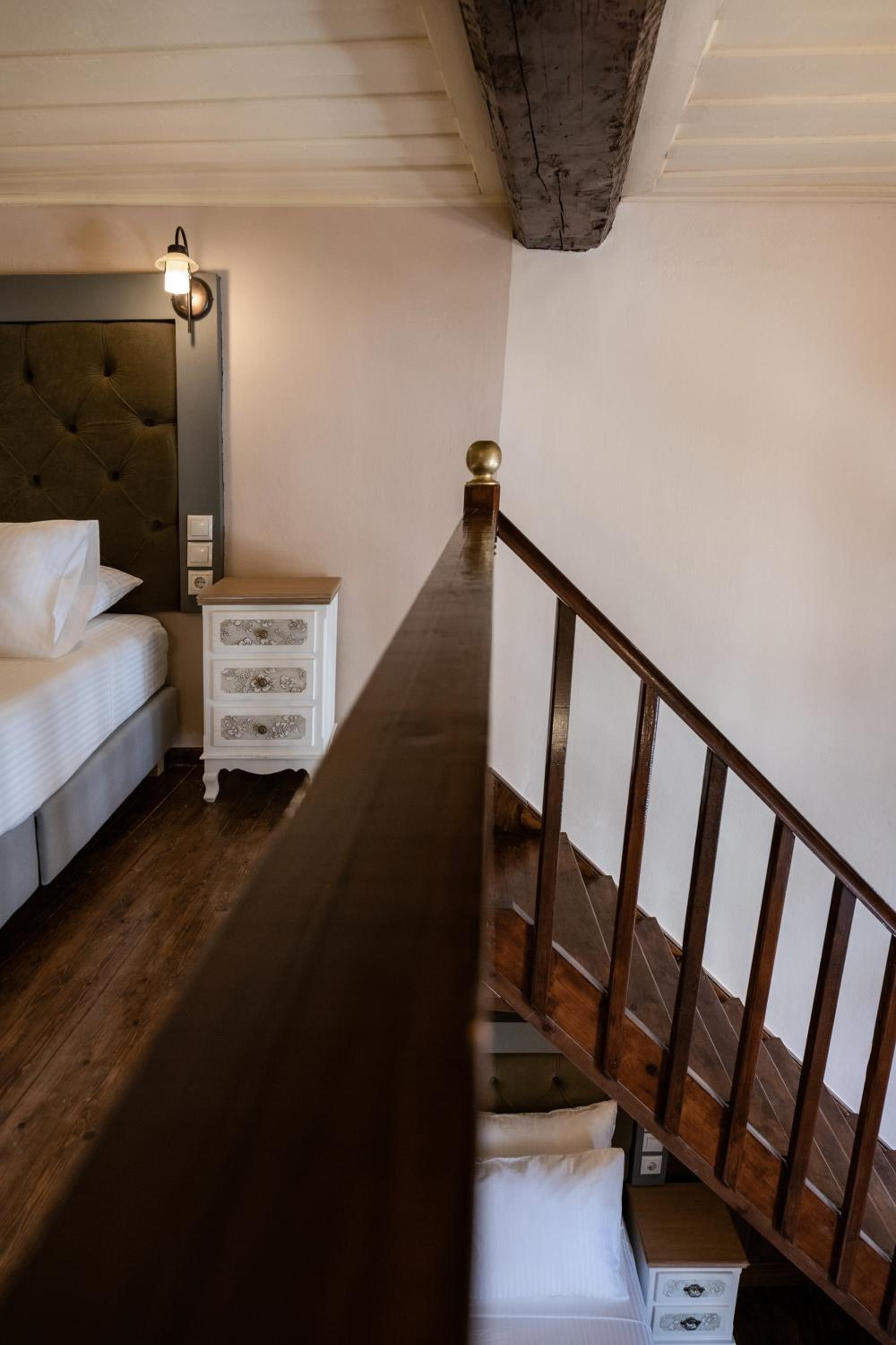 Family Suite with Balcony - Photo 16