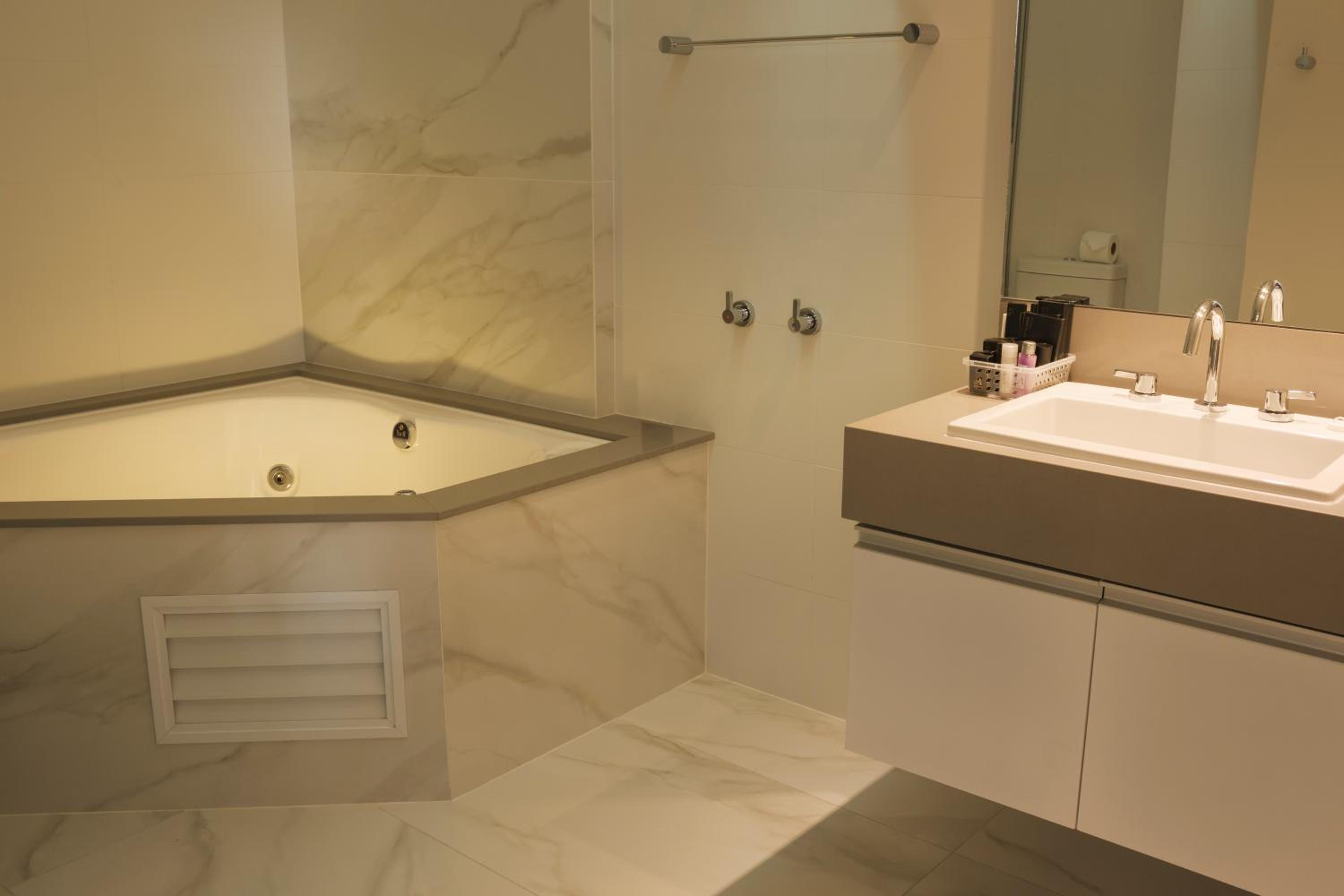 Luxury Suite with Spa Bath photo 2