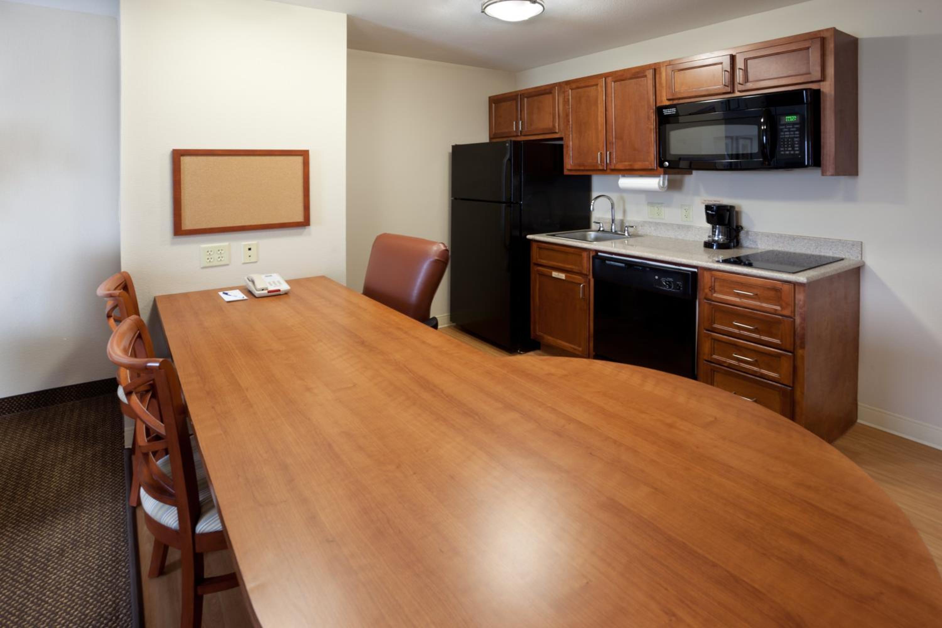Queen Studio Suite - Photo 3
