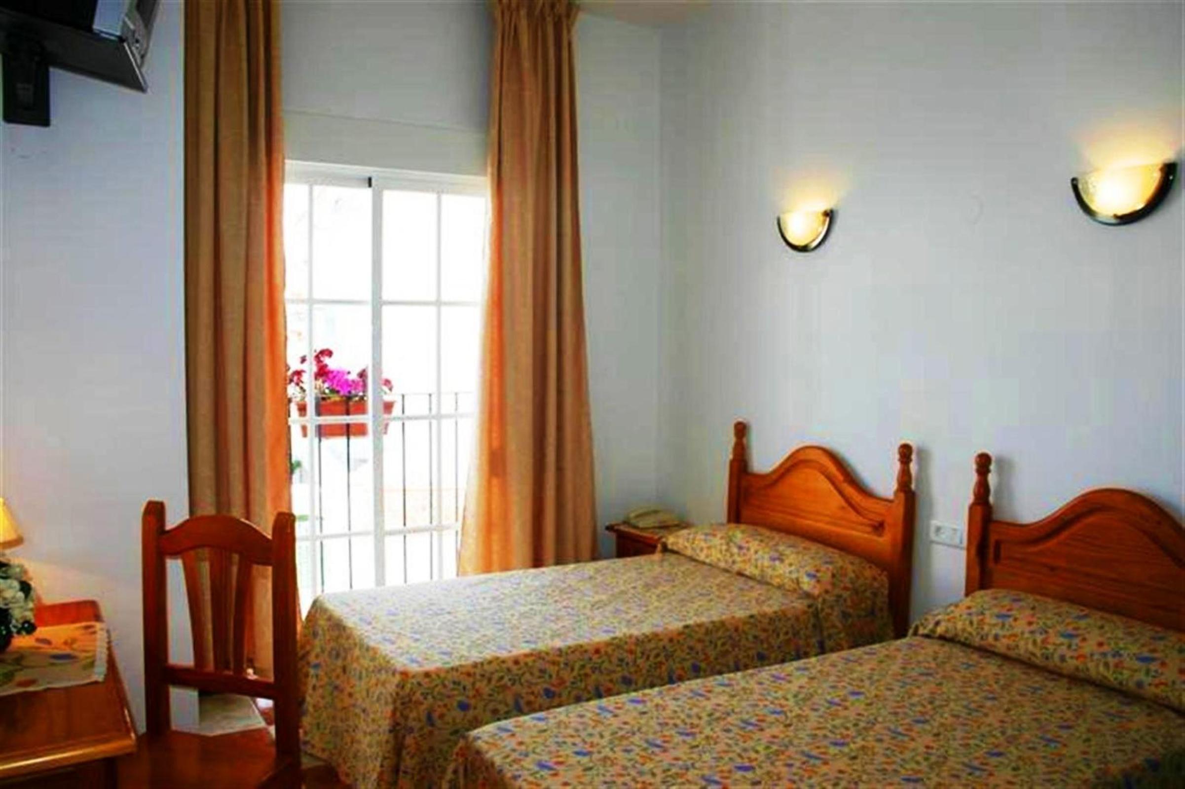 Double or Twin Room - Photo 3